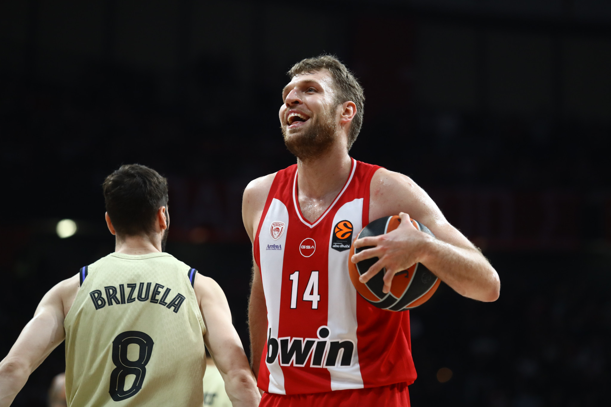 Τρομερός Ολυμπιακός στο πρώτο δεκάλεπτο κόντρα στην Μπαρτσελόνα - Ρεσιτάλ Βεζένκοφ με 12 πόντους!