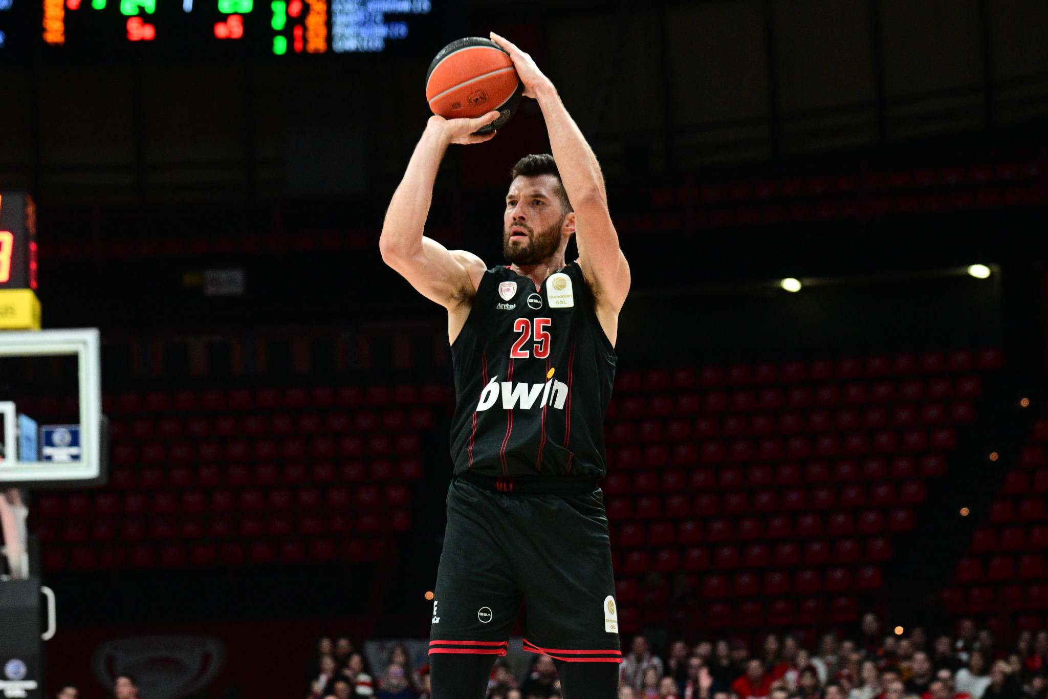 Ο «μισός» Ολυμπιακός με MVP τον Πίτερς κέρδισε άνετα το Περιστέρι για το 16/16 στην GBL