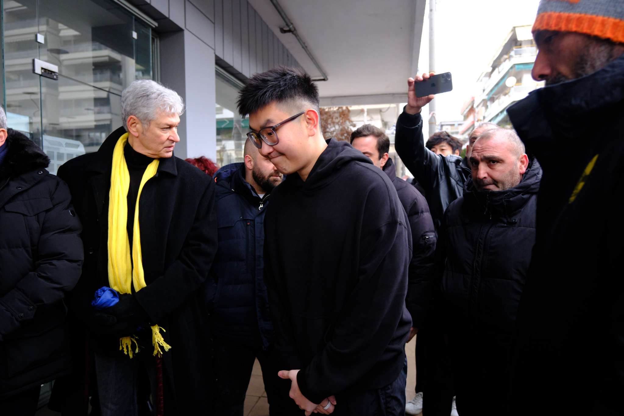 O Ρίτσαρντ Σιάο στο τρισάγιο για τον Άλκη Καμπανό