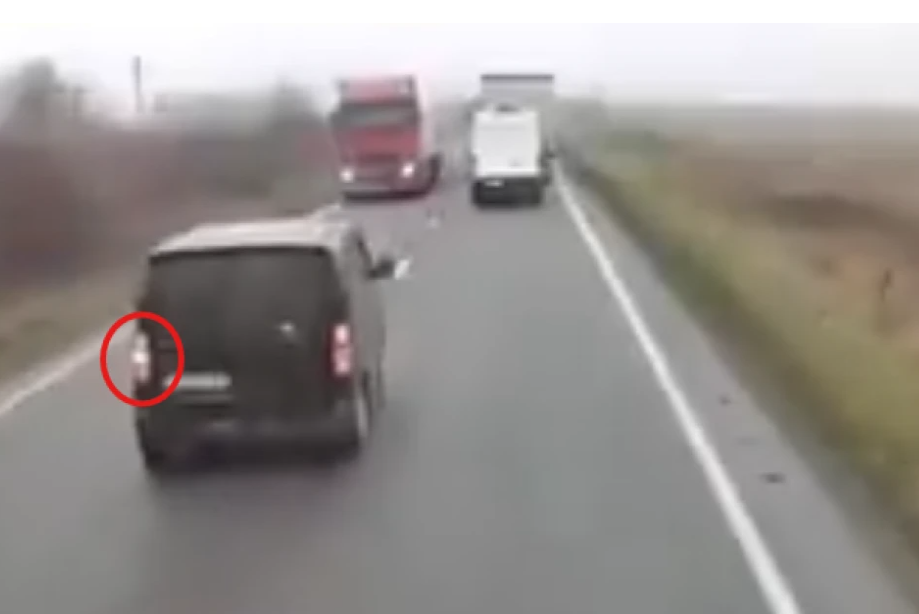 Το φλας και το Lane Assistant: Νέα δεδομένα για τα αίτια του δυστυχήματος στη Ρουμανία