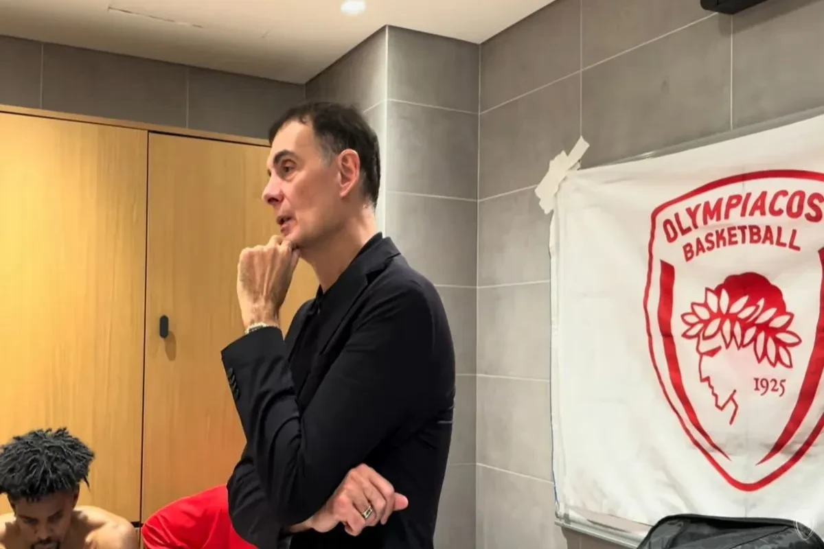 Μπαρτζώκας στους παίκτες του Ολυμπιακού: «Αυτή η νίκη είναι πραγματικά σημαντική» (video)