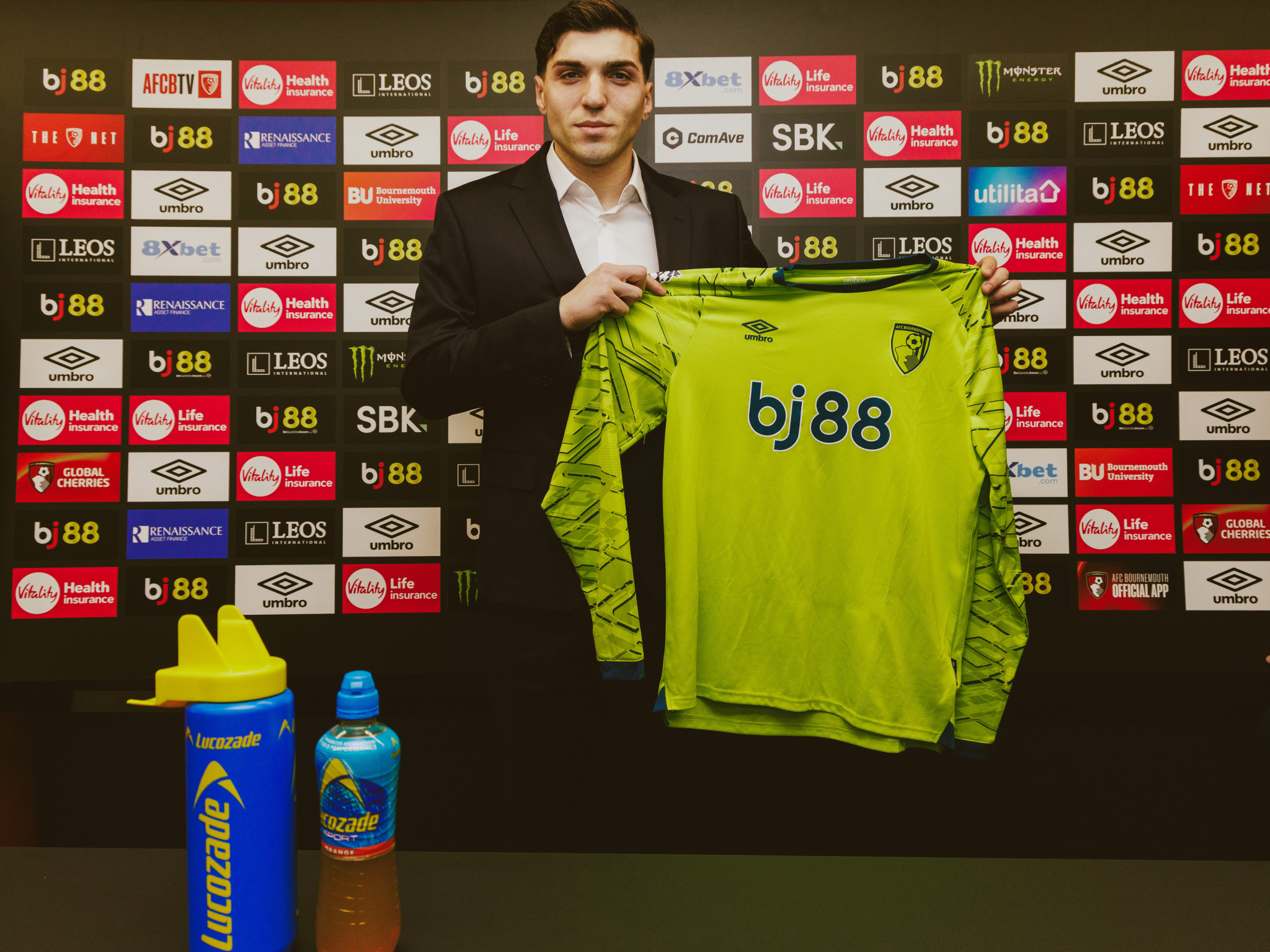 Μανδάς: «Περήφανος και όνειρο για μένα η Μπόρνμουθ»