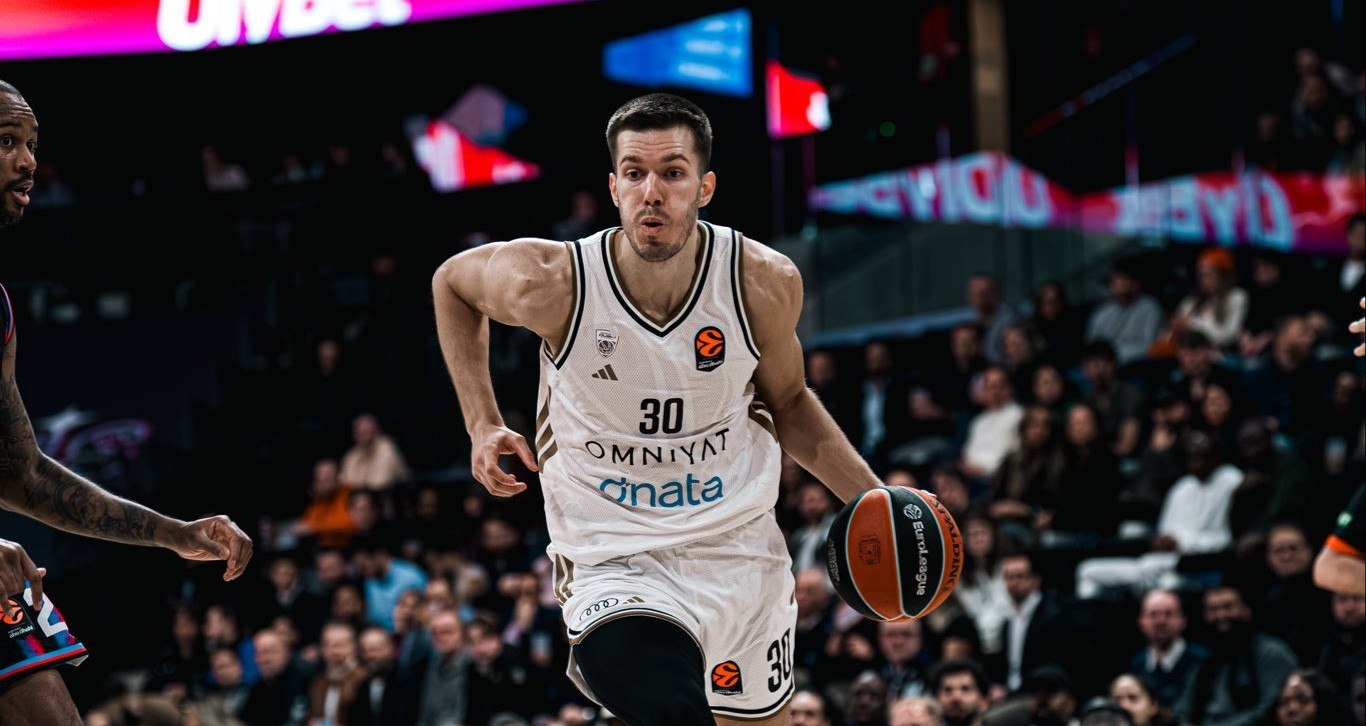 Σαρωτική Ντουμπάι, έκανε... βόλτα στο Παρίσι