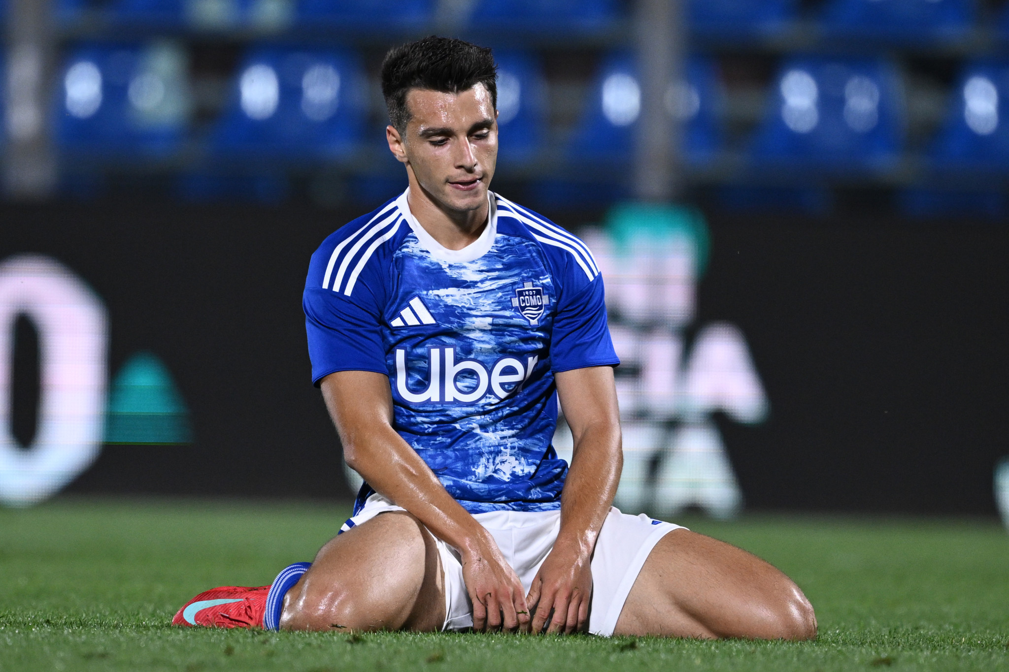 Ανησυχία για τον Δουβίκα - Αποχώρησε τραυματίας από το παιχνίδι της Κόμο