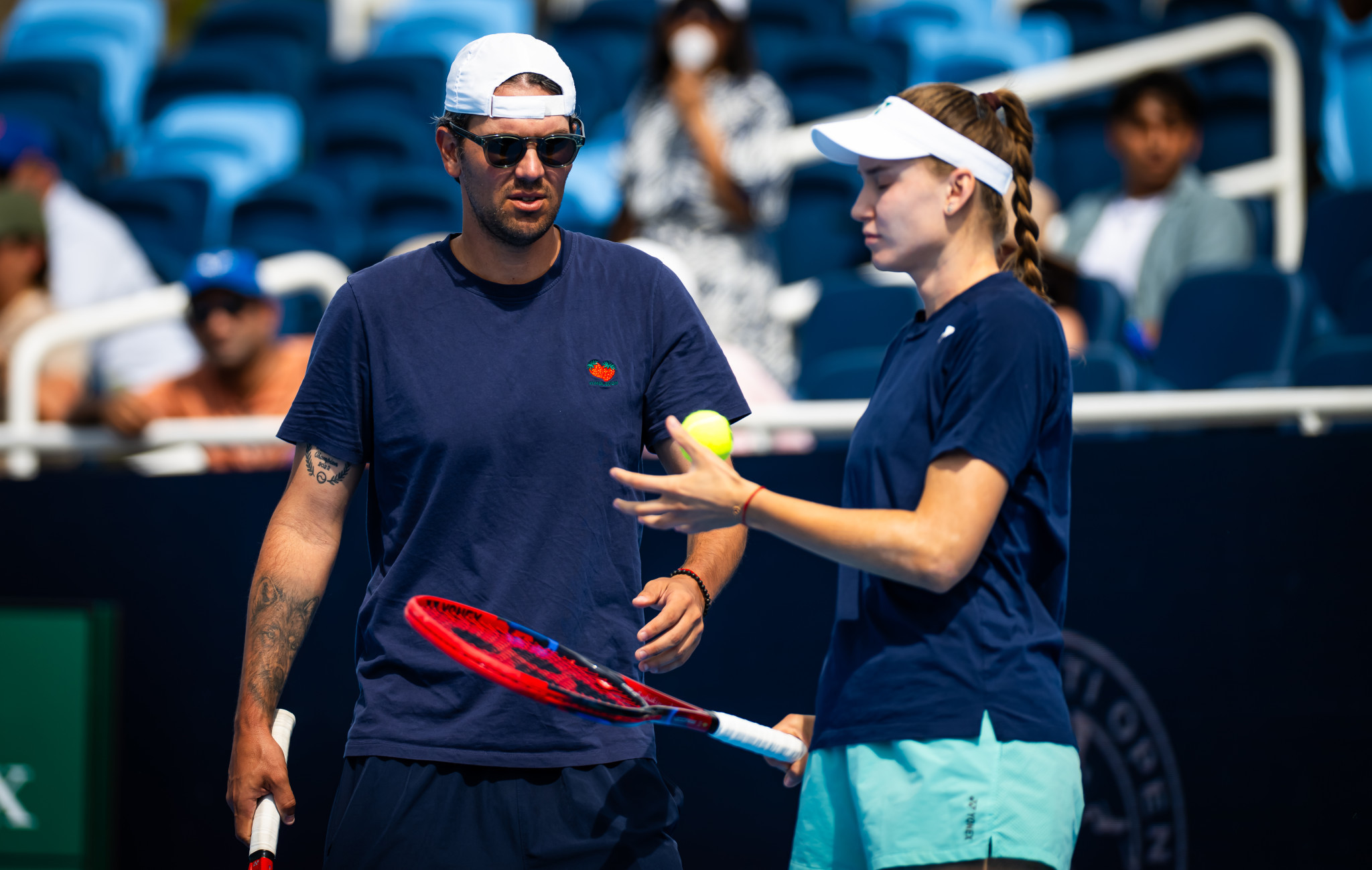 «Χωρίς εμένα θα μάζευες πατάτες» - Γιατί προκαλεί η αμφιλεγόμενη σχέση της Ριμπάκινα με τον προπονητή της