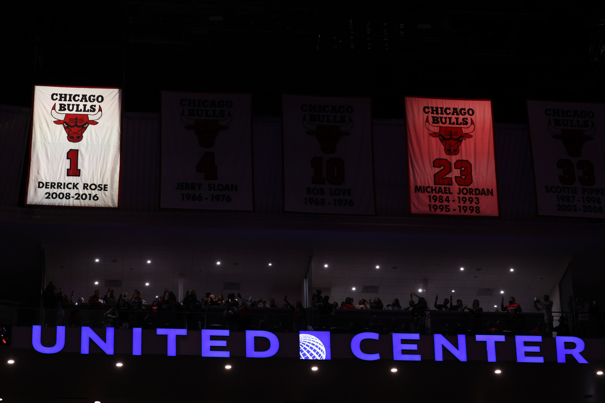 Συγκινητικές στιγμές στο Σικάγο στην τελετή απόσυρσης της φανέλας του Ντέρικ Ρόουζ (video)