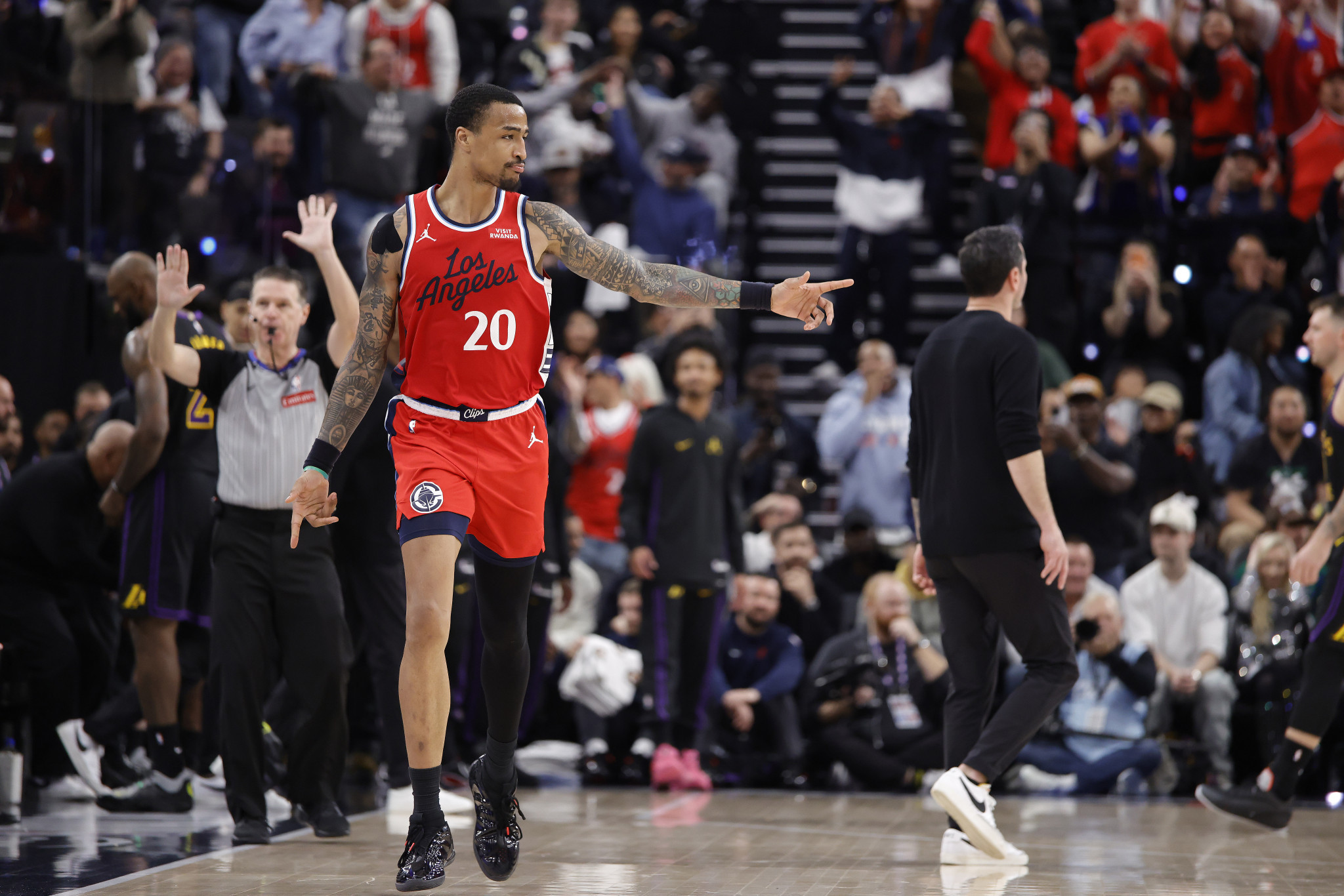 Οι Κλίπερς πήραν το ντέμπι του Λος Άντζελες, άνετη νίκη για τους Σπερς