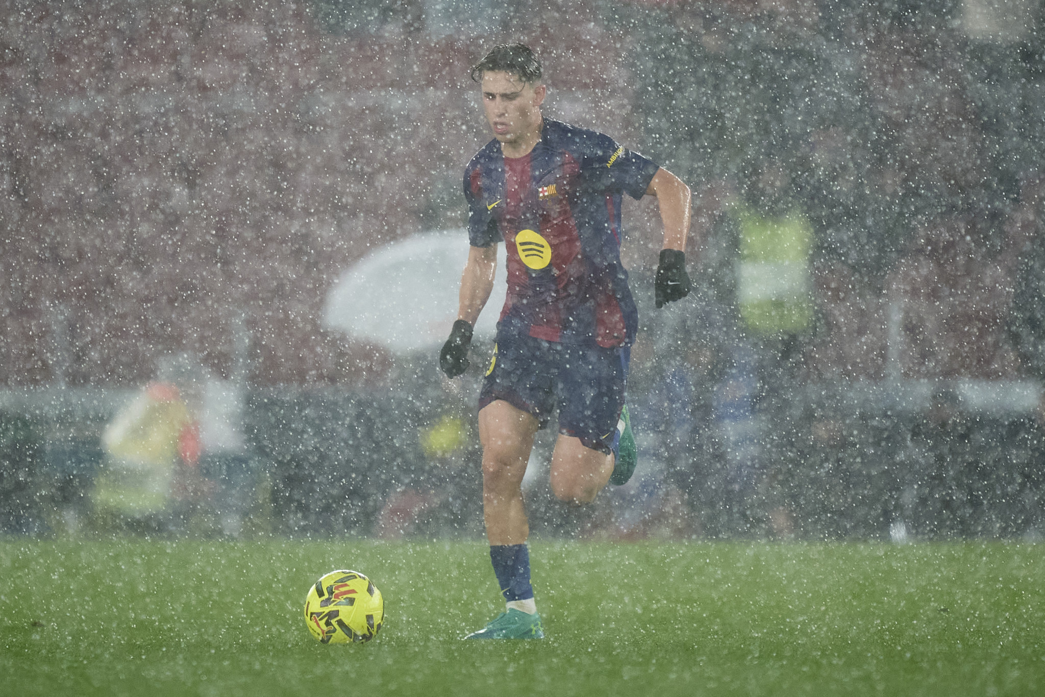 Χόρεψε στη βροχή και στο χαλάζι: Η Μπαρτσελόνα νίκησε με τριάρα την Οβιέδο