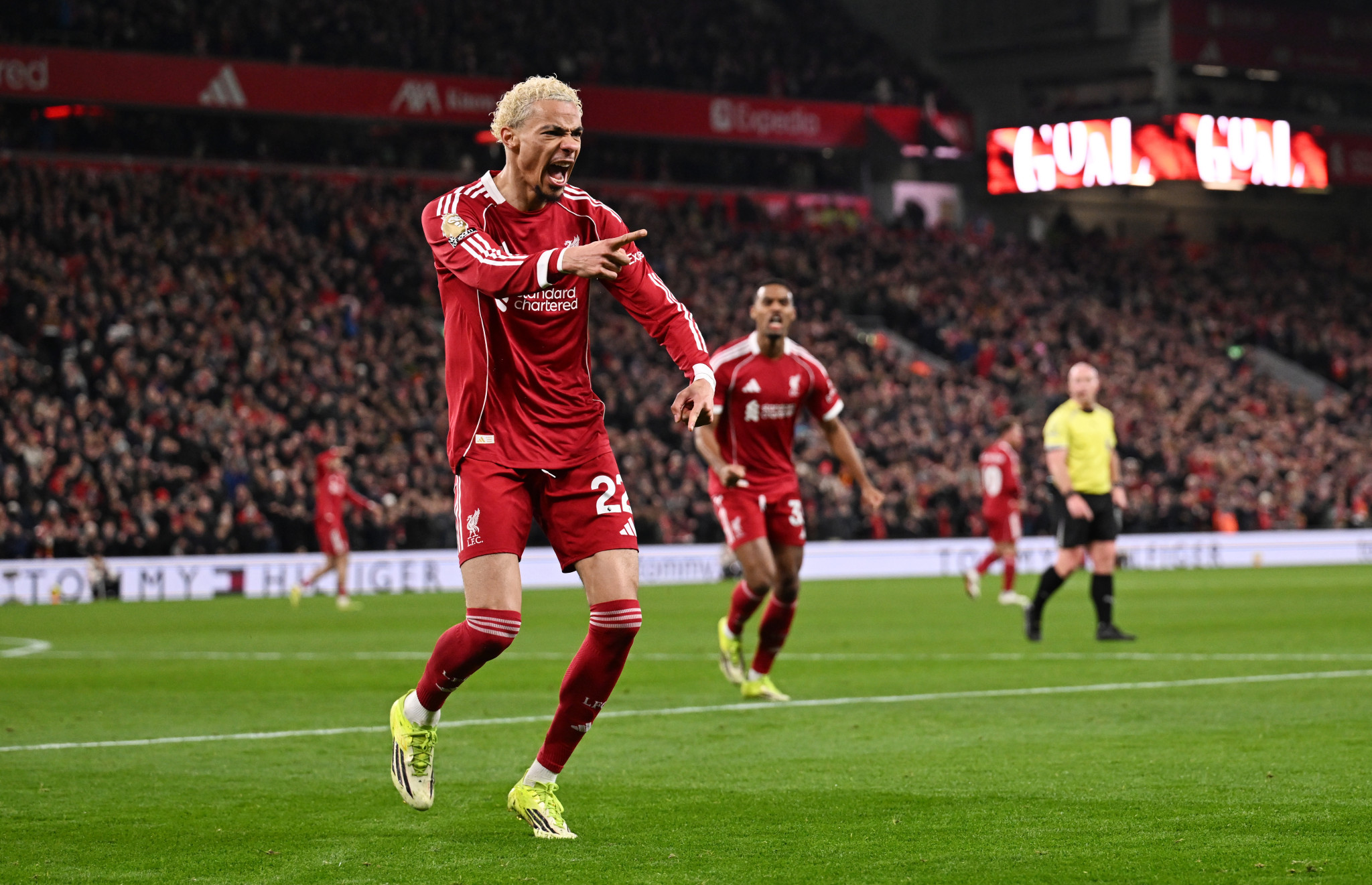 Με σούπερ Εκιτικέ, η εκρηκτική Λίβερπουλ κέρδισε τη Νιουκάστλ