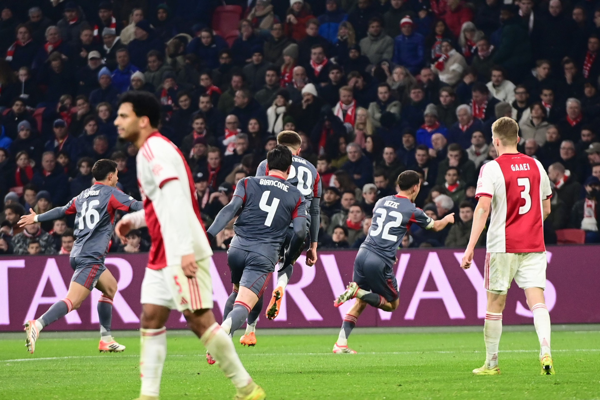 Με τρομερή κεφαλιά του Έσε ο Ολυμπιακός πήρε και πάλι το προβάδισμα (video)