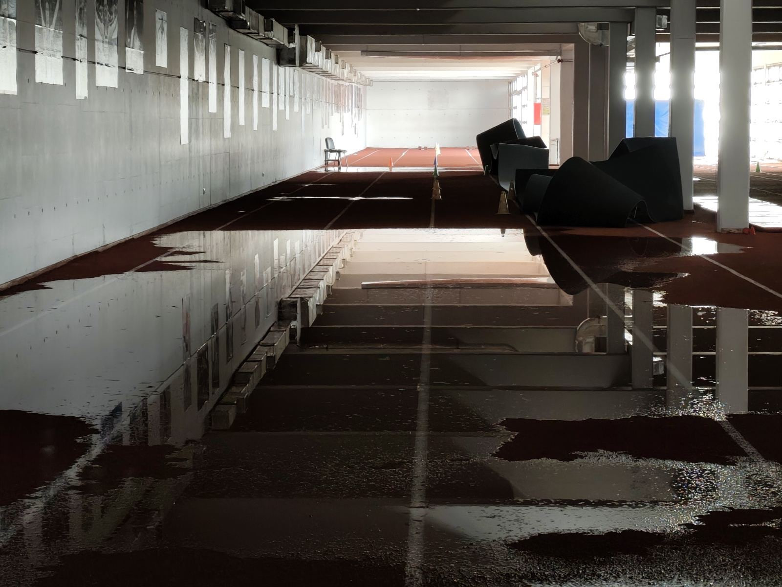 Οι αντιδράσεις για την εισροή νερού στο κλειστό προπονητήριο στίβου στο ΟΑΚΑ