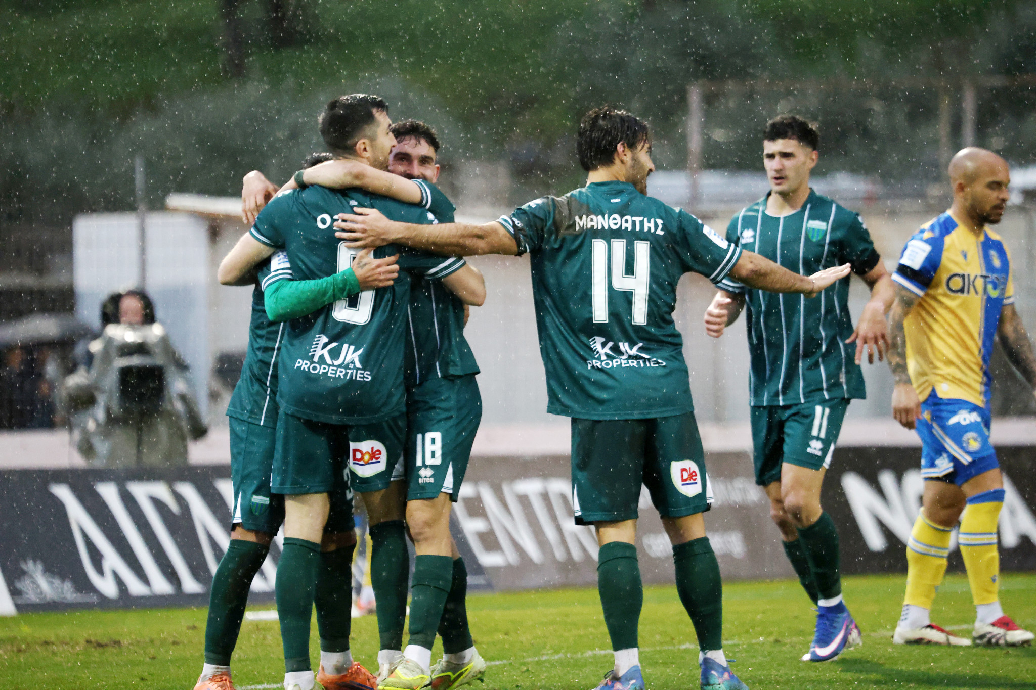 «Χόρευε» στην βροχή ο Λεβαδειακός, νίκησε και τον Αστέρα AKTOR