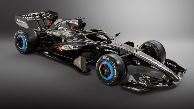 Αυτή είναι η «μαύρη» McLaren για το shakedown της Formula 1 στη Βαρκελώνη