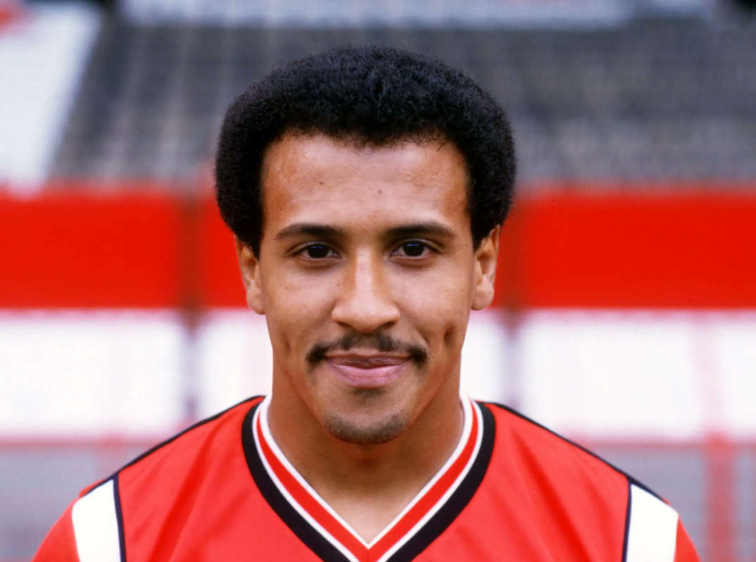 Απίστευτο κι όμως αληθινό: Ζούσε δέκα χρόνια στη Ζάκυνθο και παρίστανε παλαίμαχο παίκτη της Γιουνάιτεντ!