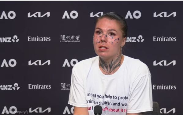 Το κορίτσι με τα τατουάζ στο πρόσωπο «κρύβει» μια συγκινητική ιστορία ζωής (video)