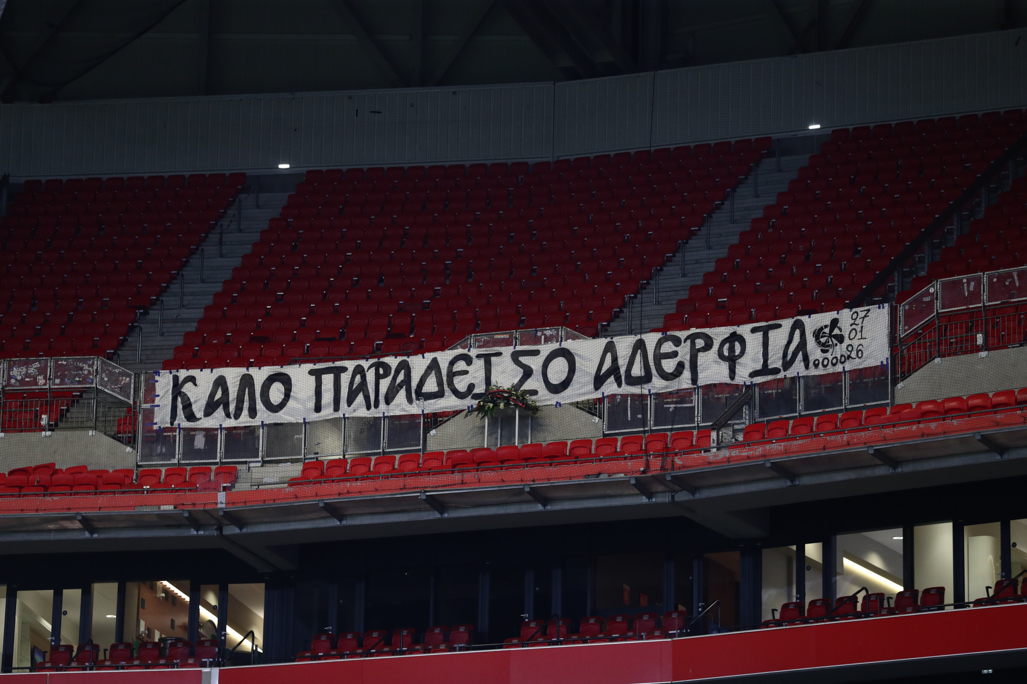 Το ανατριχιαστικό πανό στην εξέδρα που θα φιλοξενούσε τους οπαδούς του ΠΑΟΚ στη Groupama Arena