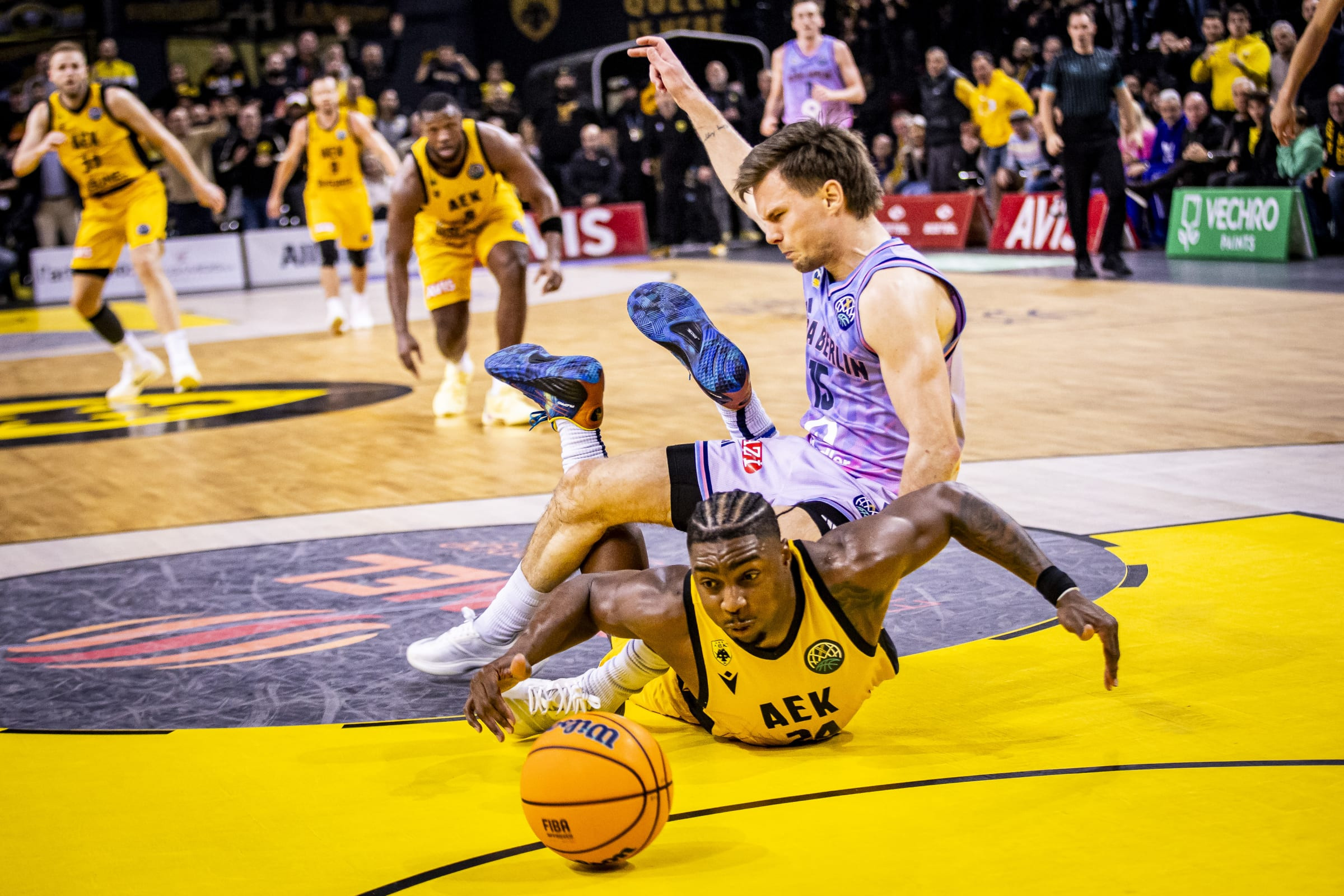 Μια φάση, δυο βουτιές, όλο το πάθος της ΑΕΚ για νίκη (video)