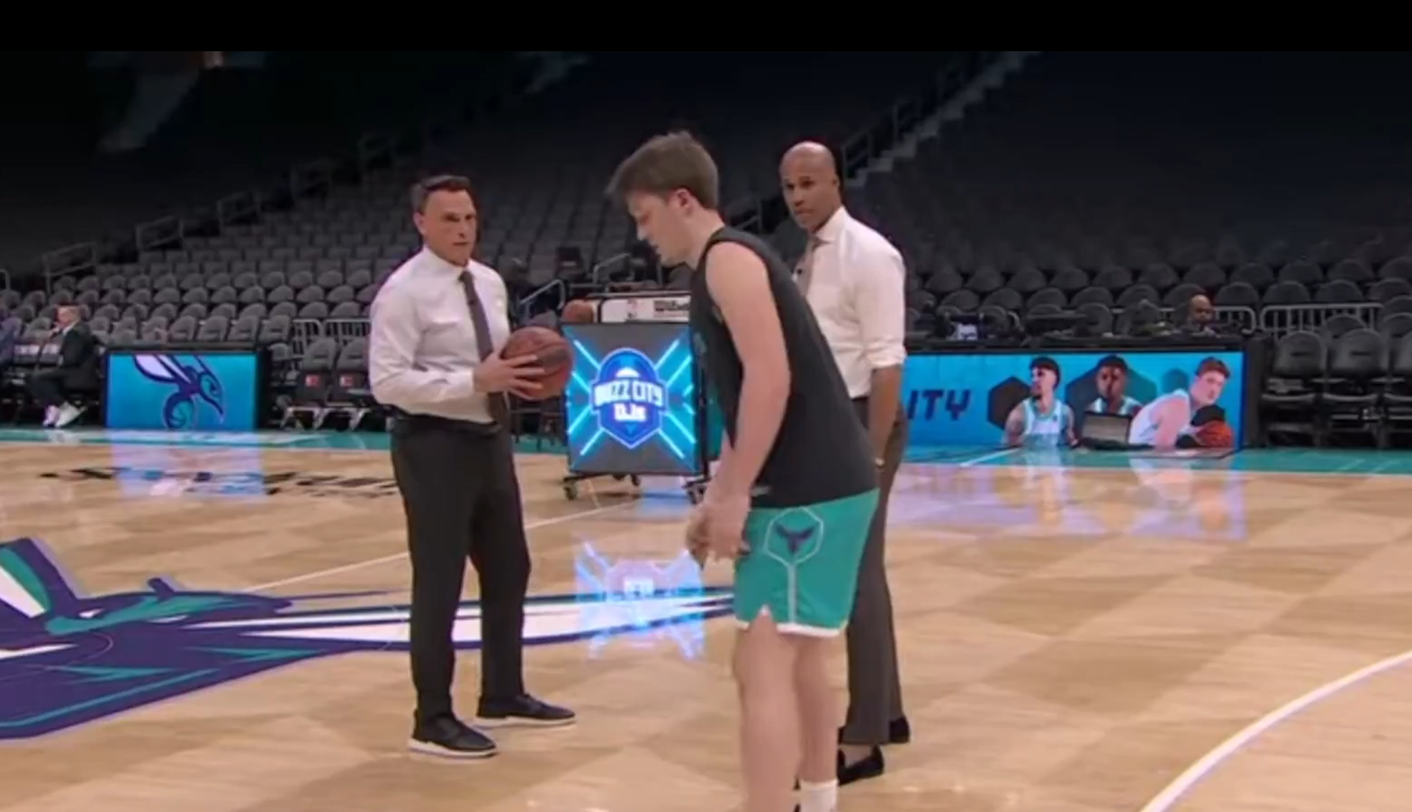 Η τέχνη του ελεύθερου σουτ: Ο Κνόπελ εξηγεί πώς δημιουργεί χώρο για ελεύθερο τρίποντο (video)