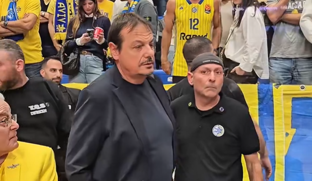 Aποδοκιμασίες και υβριστικά συνθήματα για Αταμάν στην είσοδό του στην έδρα της Μακάμπι (video)