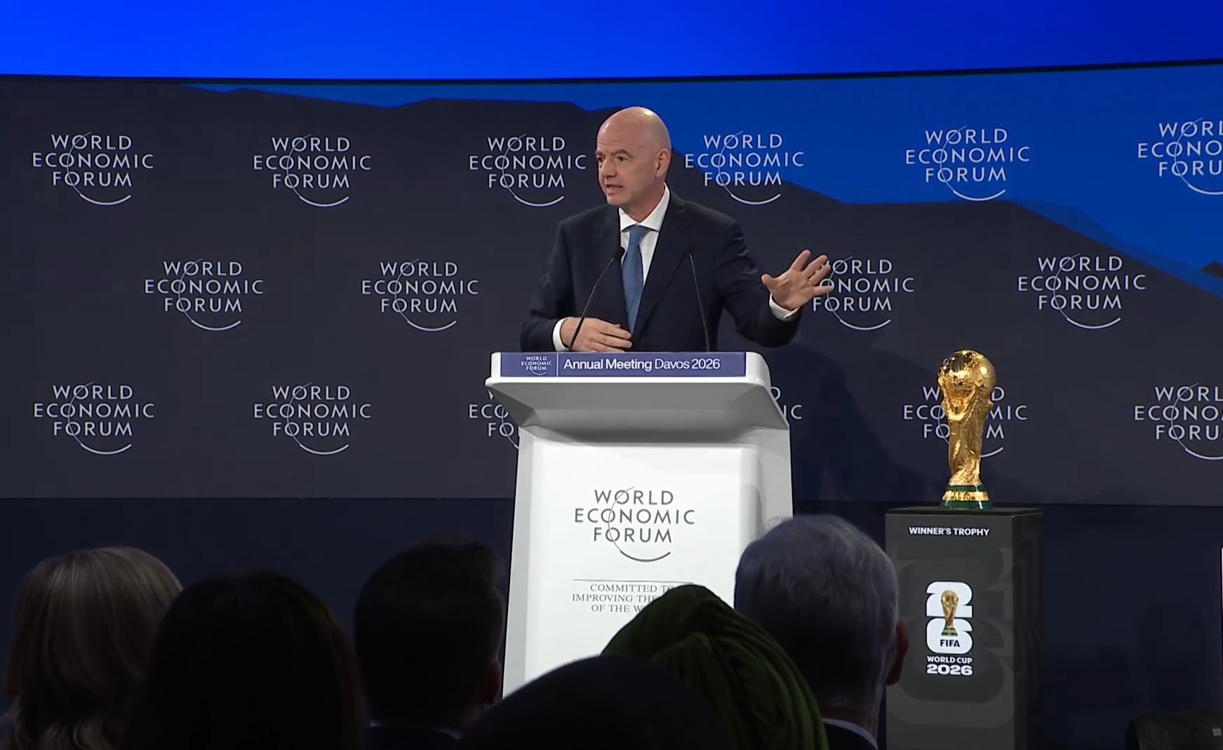 Οι Βρετανοί αντιδρούν στις δηλώσεις του Ινφαντίνο στο Νταβός - Αιχμές για συλλήψεις και διαφθορά