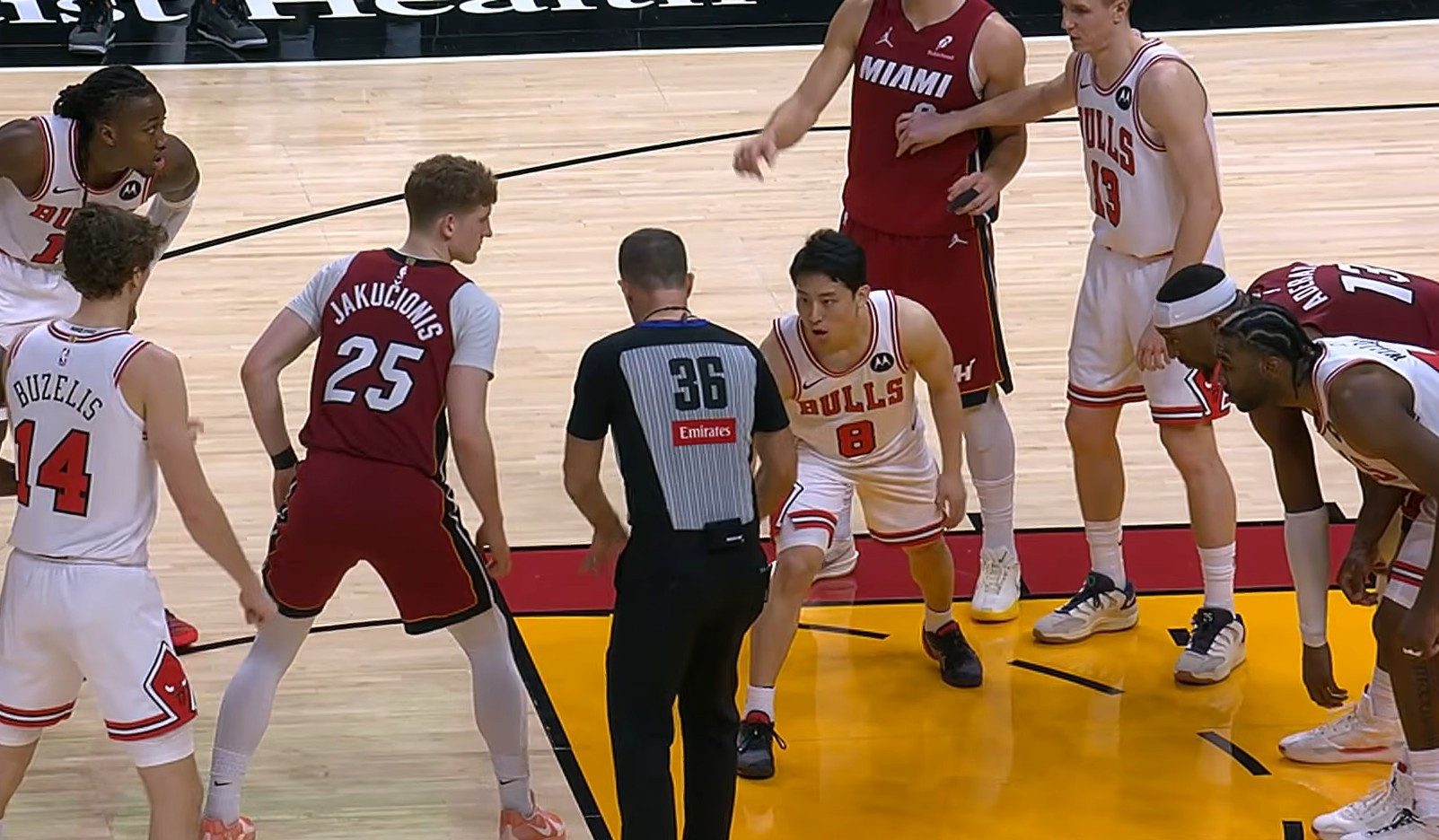 Γι’ αυτό τον λένε «μαγικό πλανήτη»: Ο Ιάπωνας ύψους 1.70 πήρε τζάμπολ από δίμετρο Λιθουανό (video)