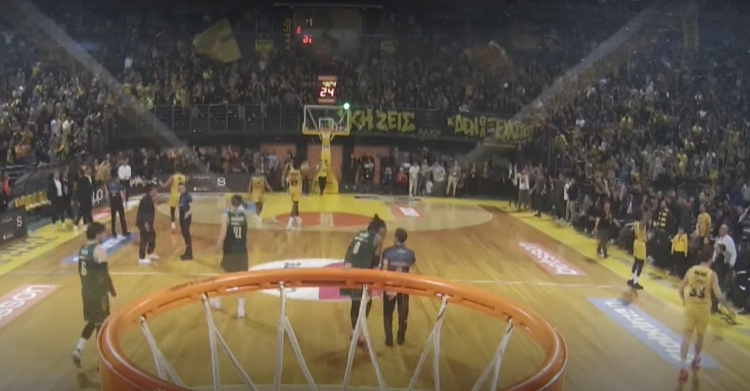 Μετά τον Αταμάν αποβλήθηκε και ο Χολμς για διαμαρτυρία (video)