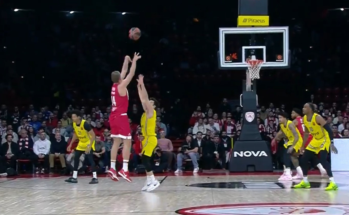 Το buzzer beater του Βεζένκοφ από τα επτά μέτρα στο πρώτο δεκάλεπτο κόντρα στη Μακάμπι (video)