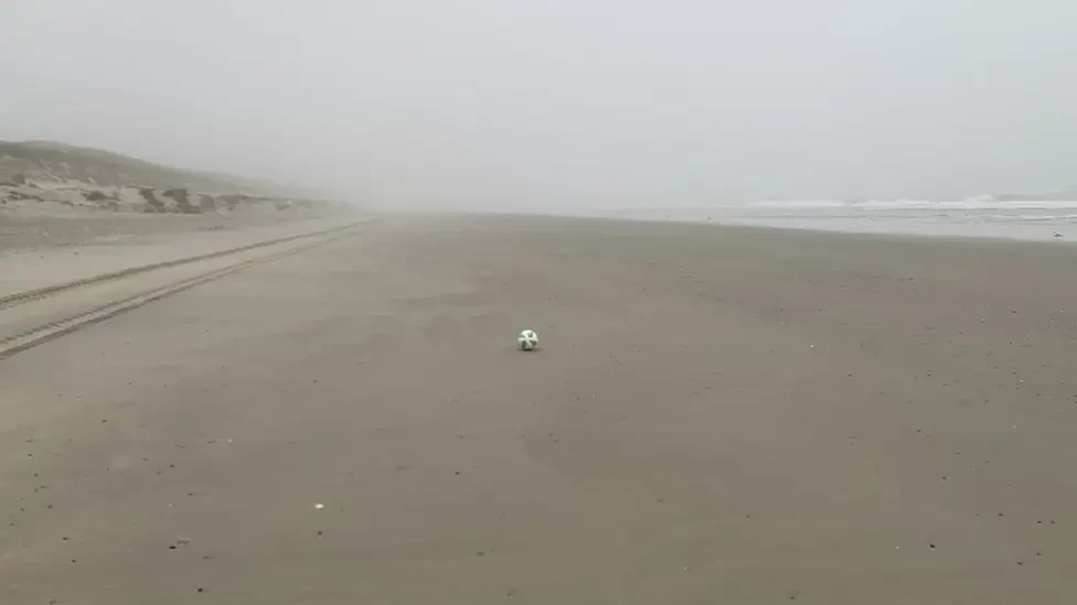 Ένα σουτ έστειλε τη μπάλα 640 χιλιόμετρα μακριά: Από τη Σκωτία έφθασε σε παραλία της Ολλανδίας!