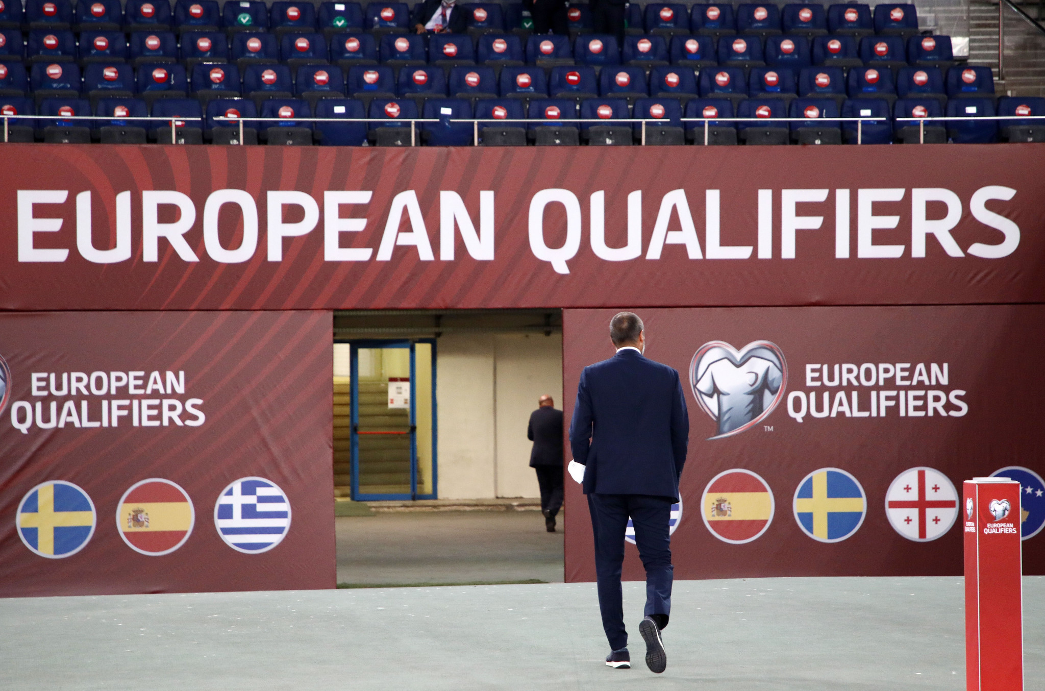 Από την Εθνικής Ελλάδας σε ριάλιτι επιβίωσης: Ποιος προπονητής ποδοσφαίρου το... τόλμησε!