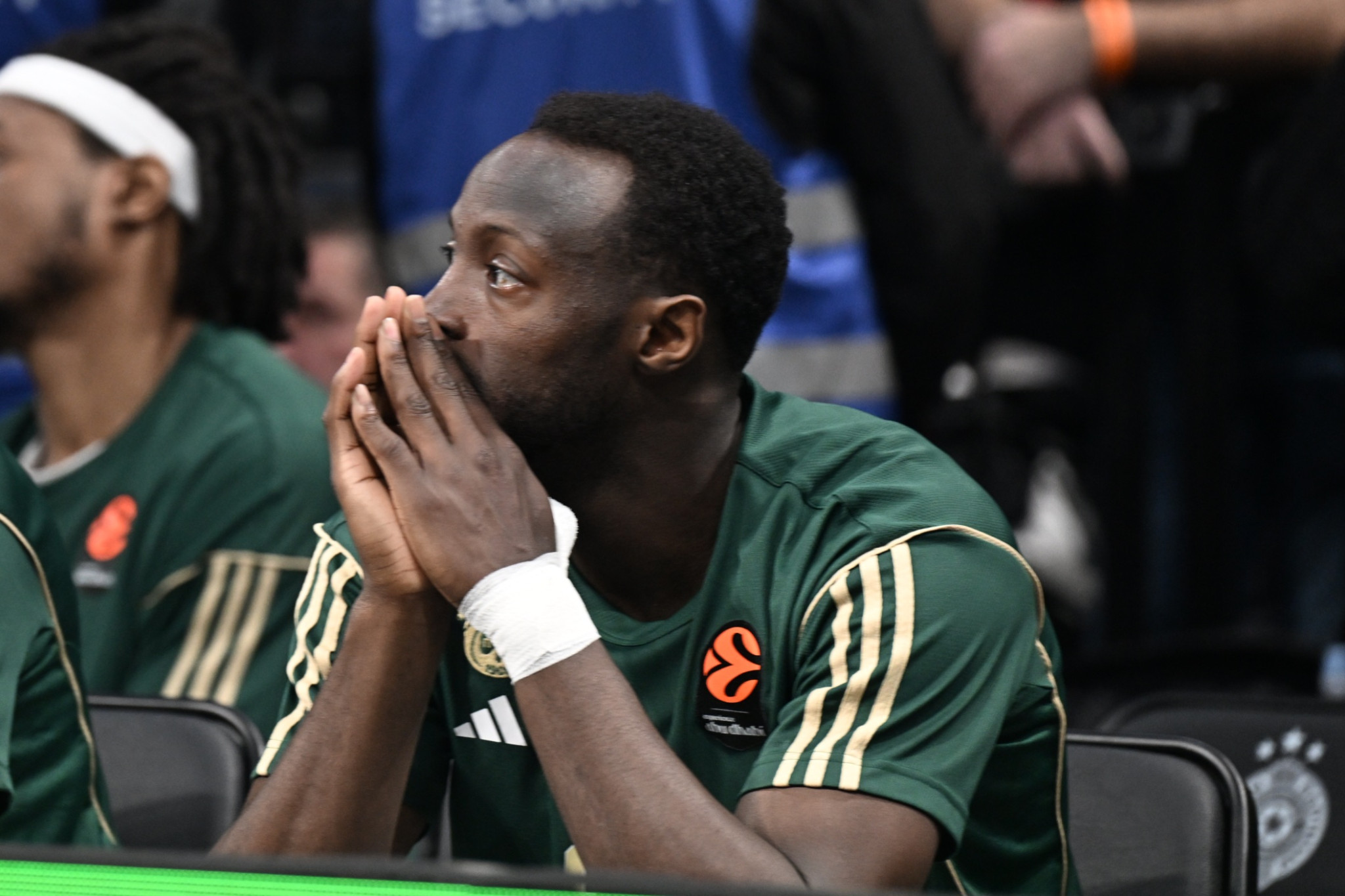 Το μήνυμα της συζύγου του Γκραντ για τον τραυματισμό του Αμερικανού στο χέρι