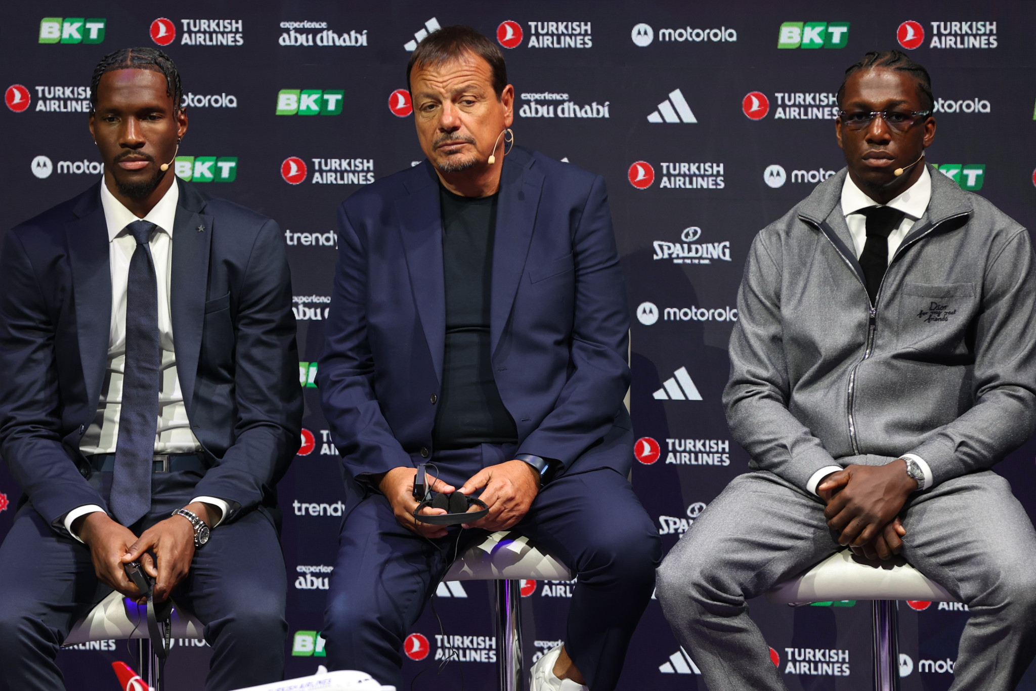 H... προφητική φωτογραφία με Αταμάν, Χέιζ - Ντέιβις και Ναν