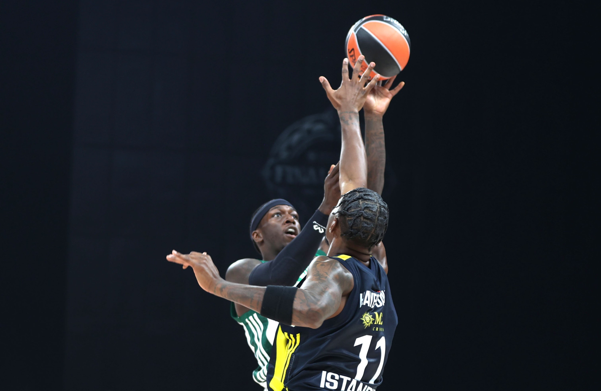 Ο Ναν απάντησε με... δεικτικό τρόπο στην προοπτική να έρθει ο Χέιζ-Ντέιβις στην Ευρώπη ως ο πιο ακριβοπληρωμένος