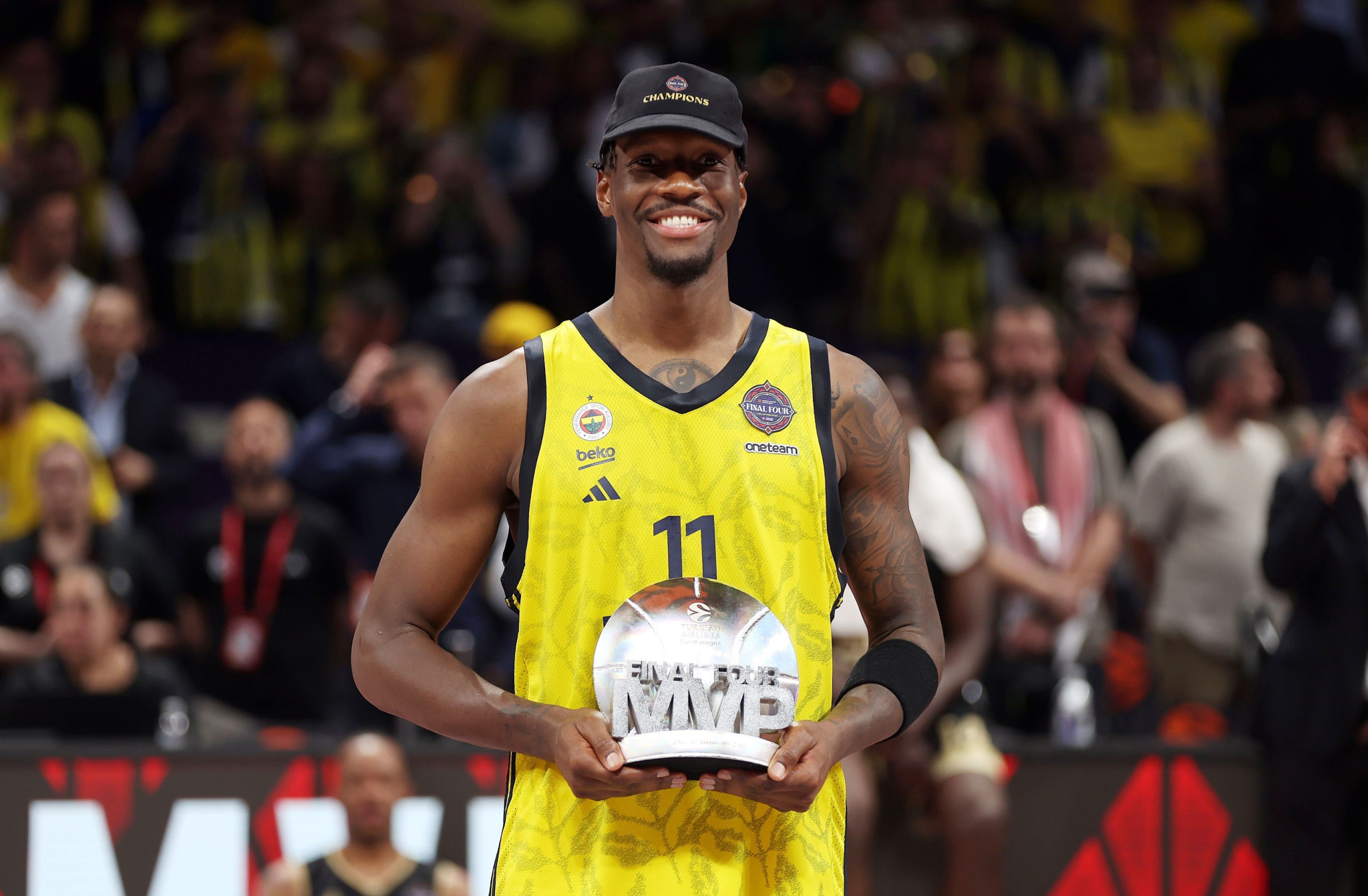 Ο Χόρτον-Τάκερ στο Athletiko για τον Χέιζ-Ντέιβις: «Θα κάνει πολύ καλό δίδυμο με τον Ναν»