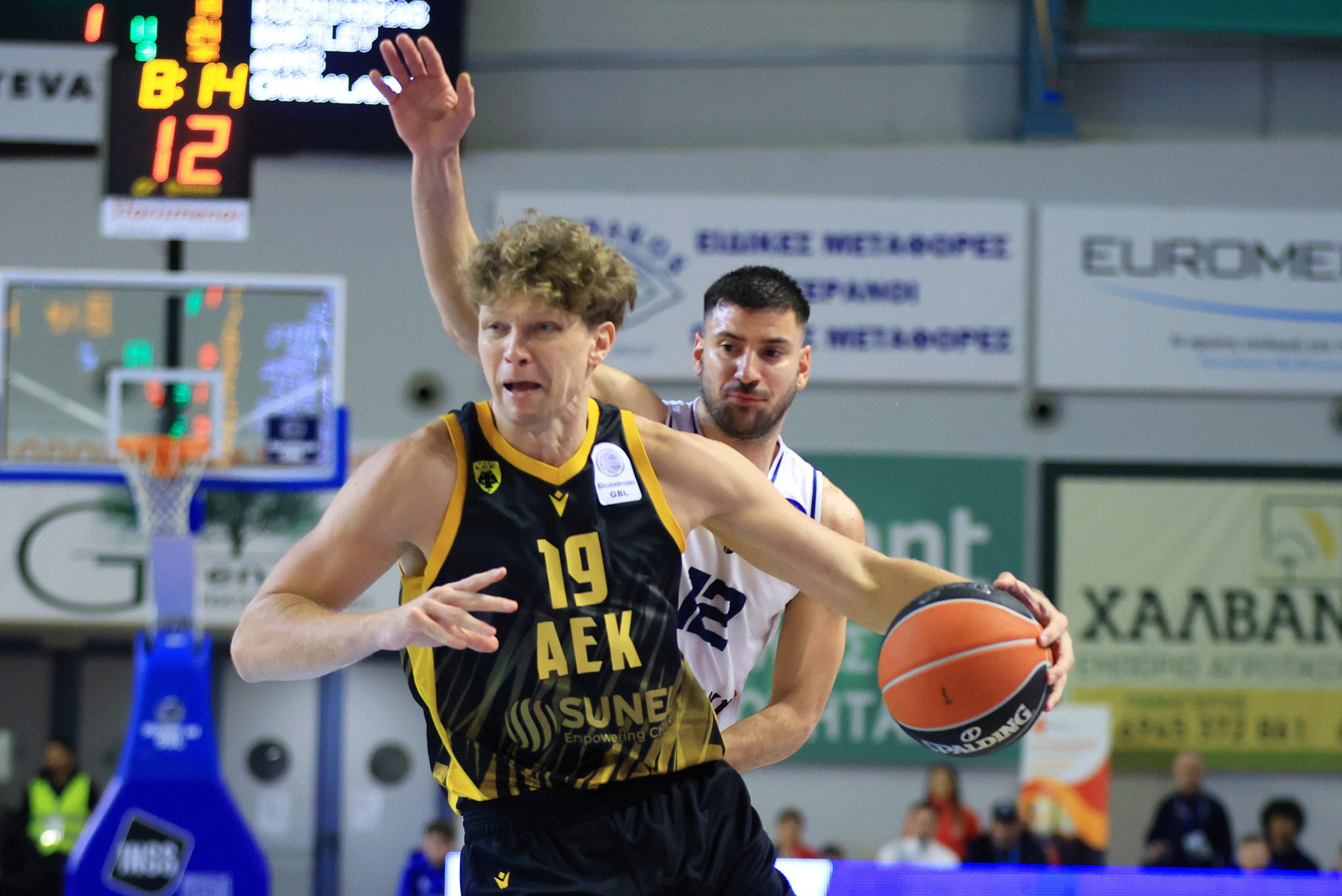 Basketnews: «Ο Κουζμίνσκας εξετάζει το ενδεχόμενο να αποχωρήσει από την ΑΕΚ»