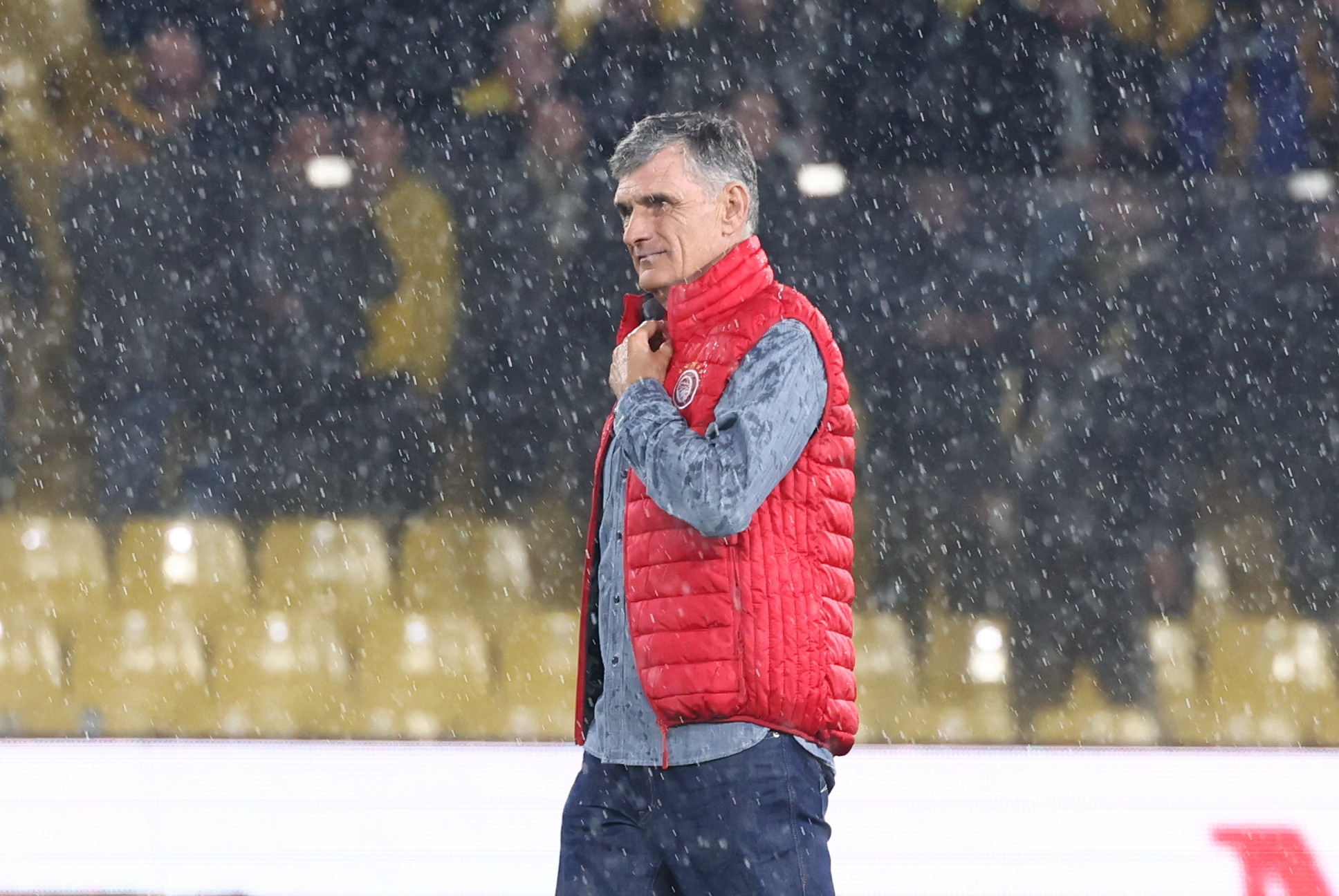 Έντονες αποδοκιμασίες σε Μεντιλίμπαρ στην εμφάνισή του στη Νέα Φιλαδέλφεια (video)