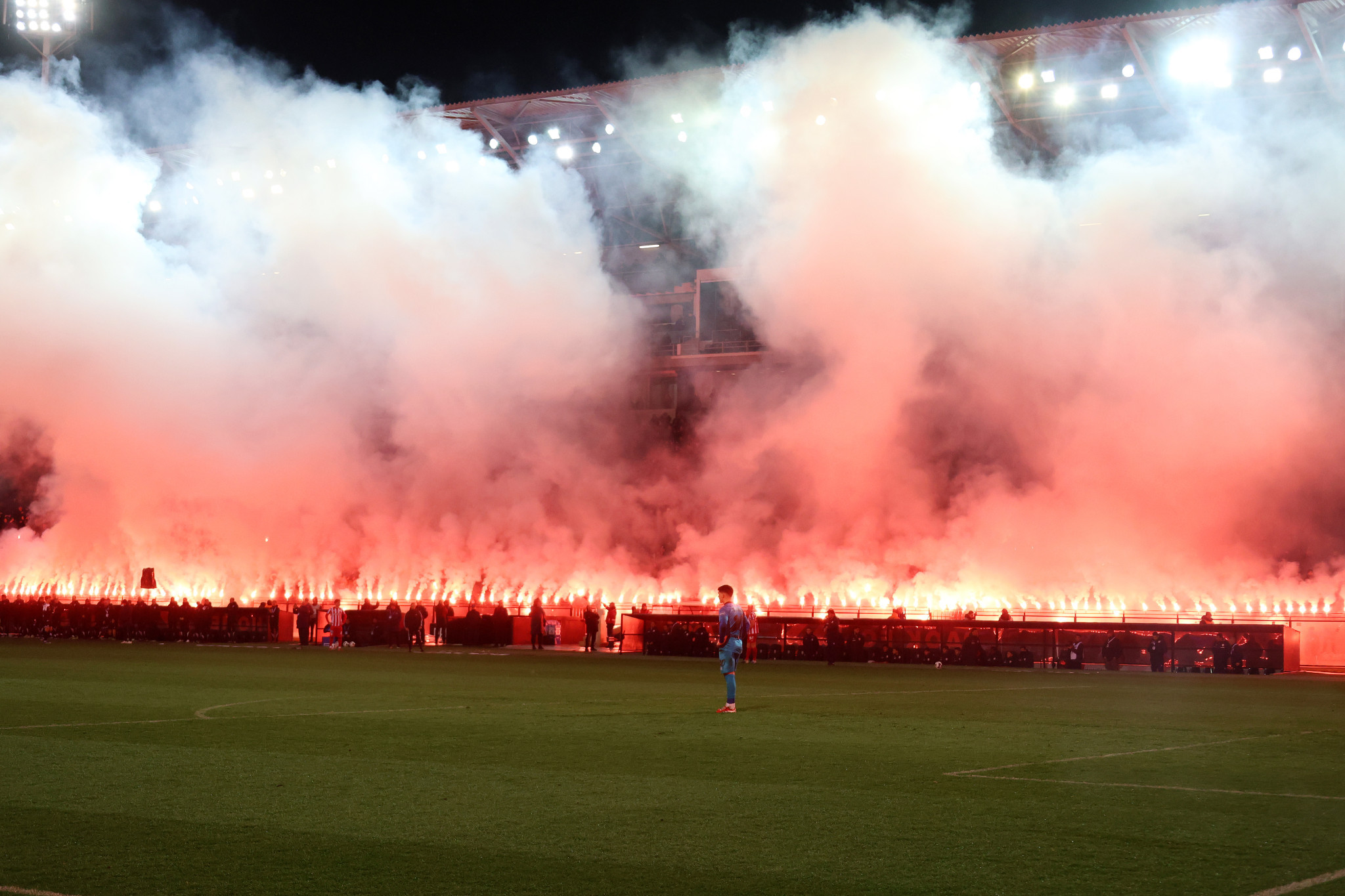 Ανατριχίλα στην Τούμπα: Στο συμβολικό 27ο λεπτό το ματς σταμάτησε για τη μνήμη των αδικοχαμένων (videos)