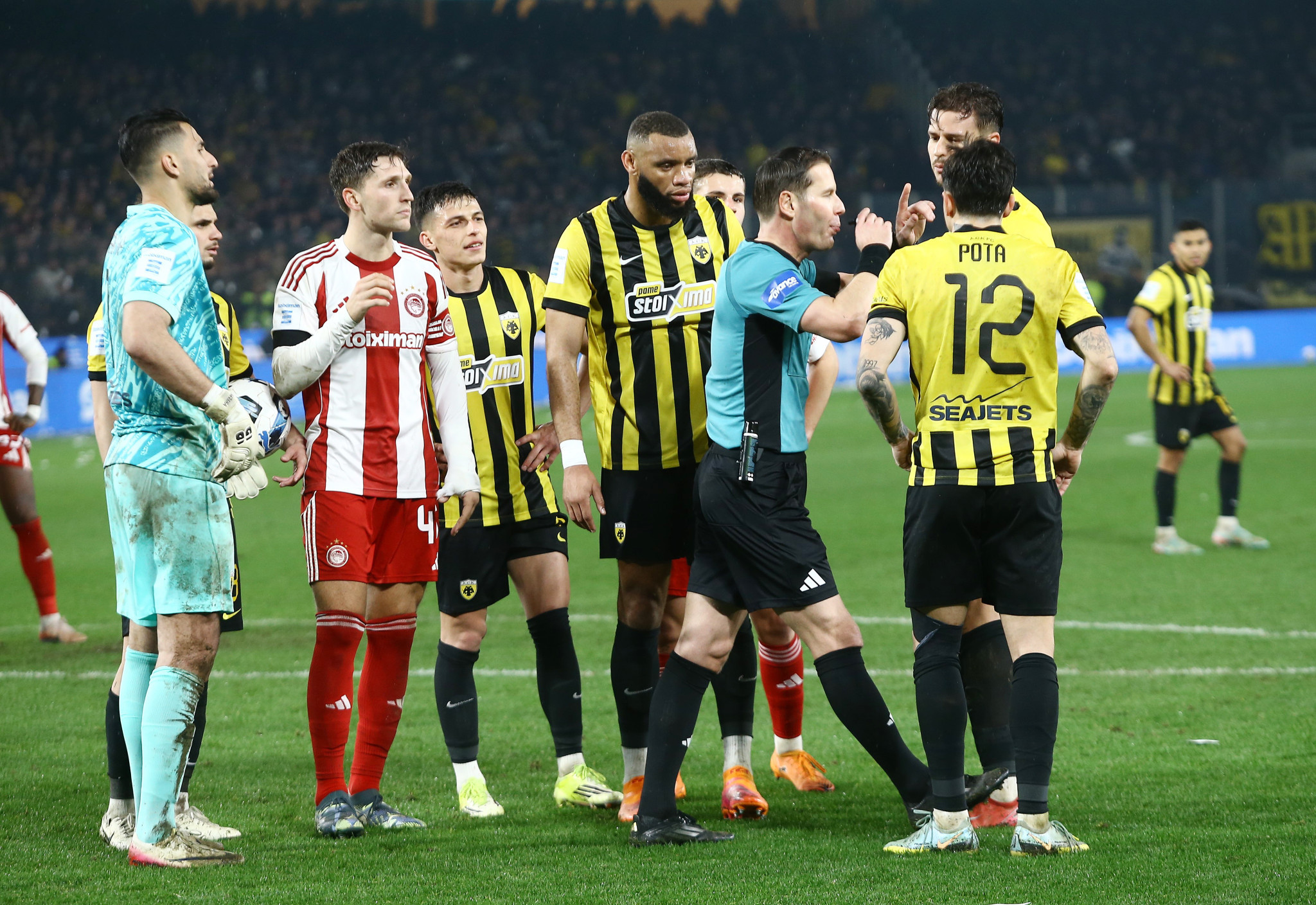 Ο Ντέμης σχολίασε τις αμφισβητούμενες φάσεις του ΑΕΚ - Ολυμπιακός (video)