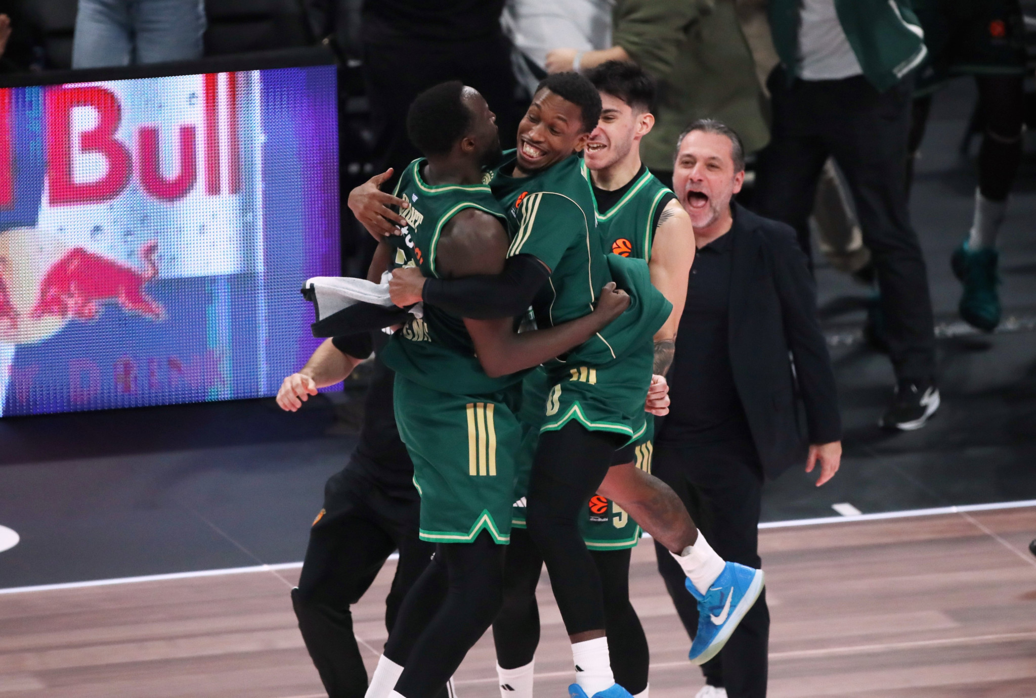 Σορτς στο Athletiko: «Δεν εκπλήσσομαι που ο "J" έβαλε το σουτ - Ο Σλούκας μας... κουβαλάει» (video)