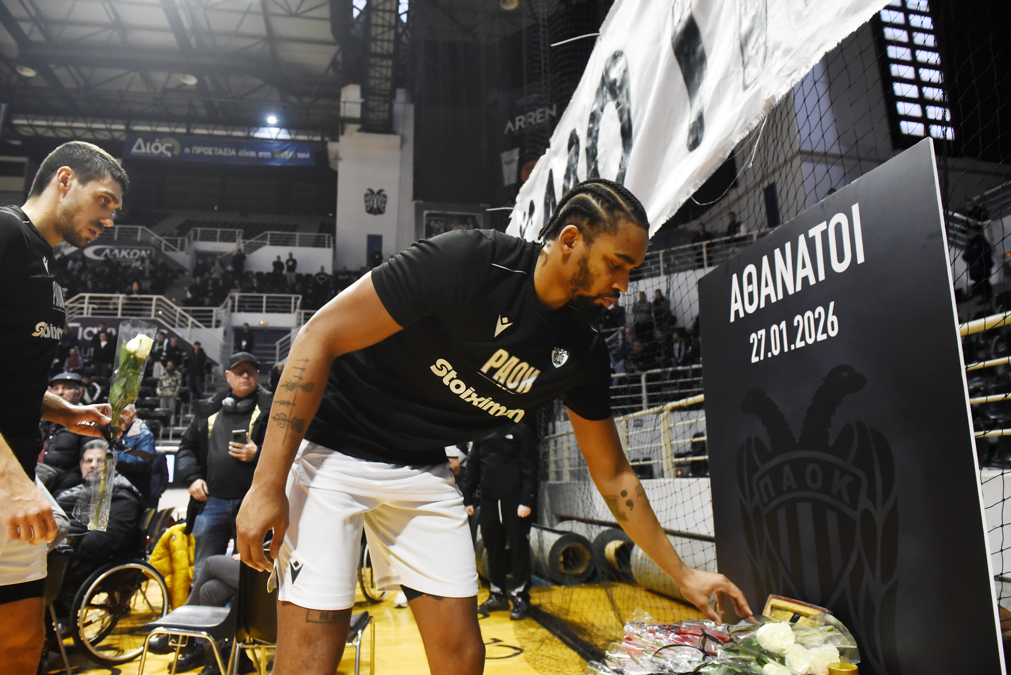 Η μπασκετική οικογένεια του ΠΑΟΚ τίμησε την μνήμη των 7 αδικοχαμένων οπαδών της (videos)