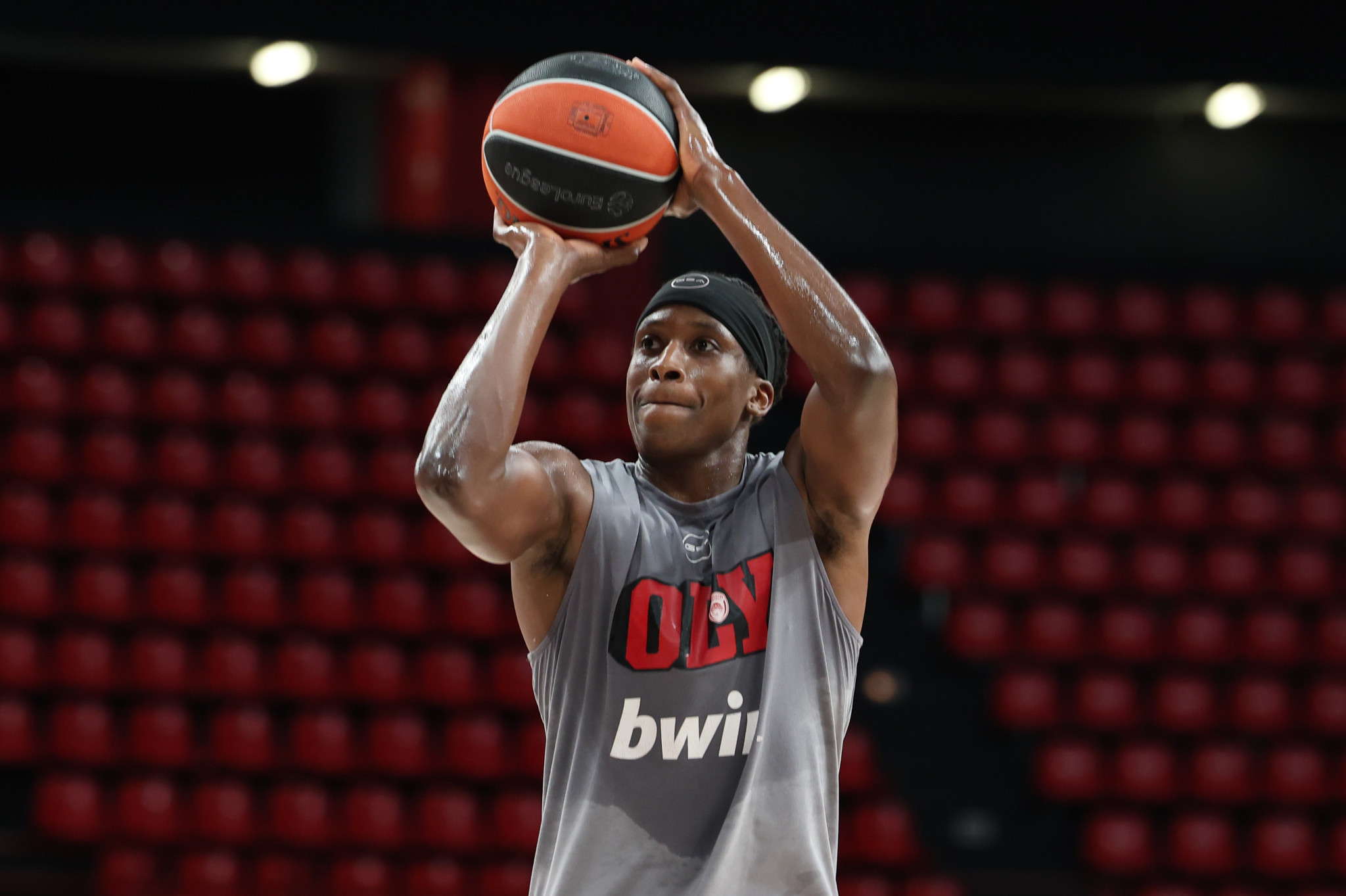 Ατομικό πρόγραμμα ο Νιλικίνα πριν το ματς με τη Βίρτους- Το video του Athletiko