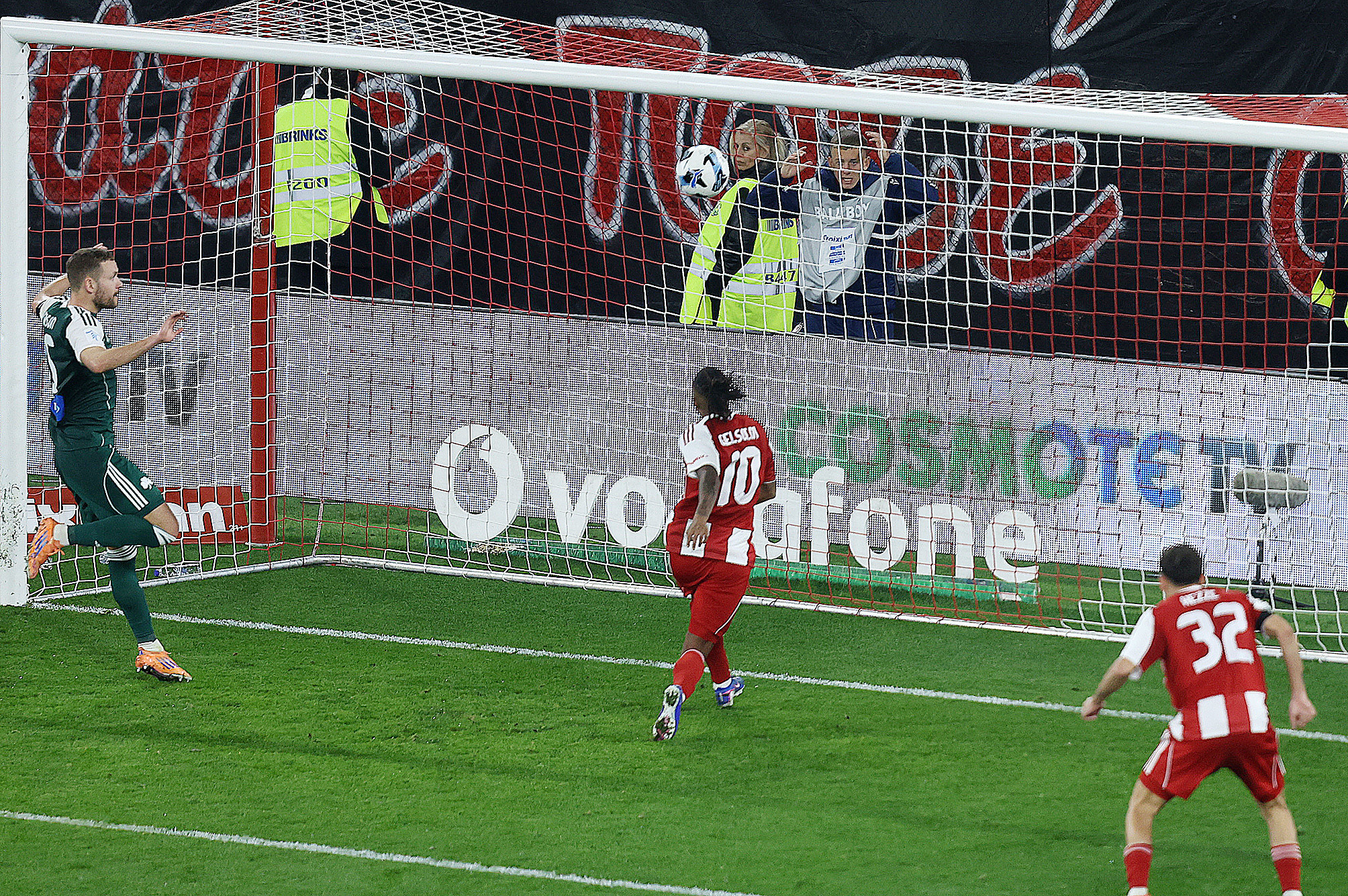 Η απίθανη χαμένη ευκαιρία του Μαρτίνς πάνω στη γραμμή