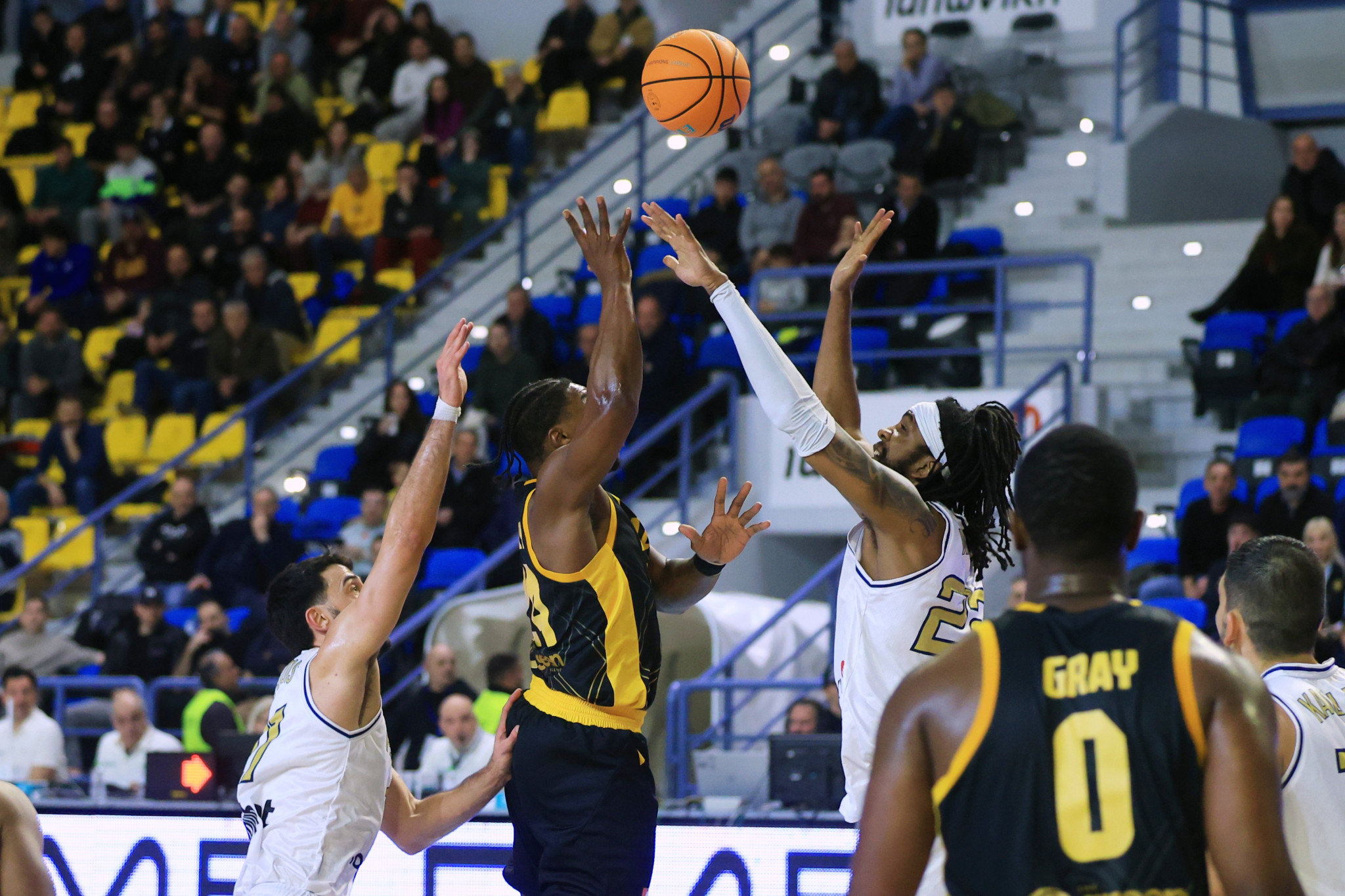 Επιθετικό masterclass από Νάναλι και Μπάρτλεϊ με 33 πόντους σε ένα ημίχρονο