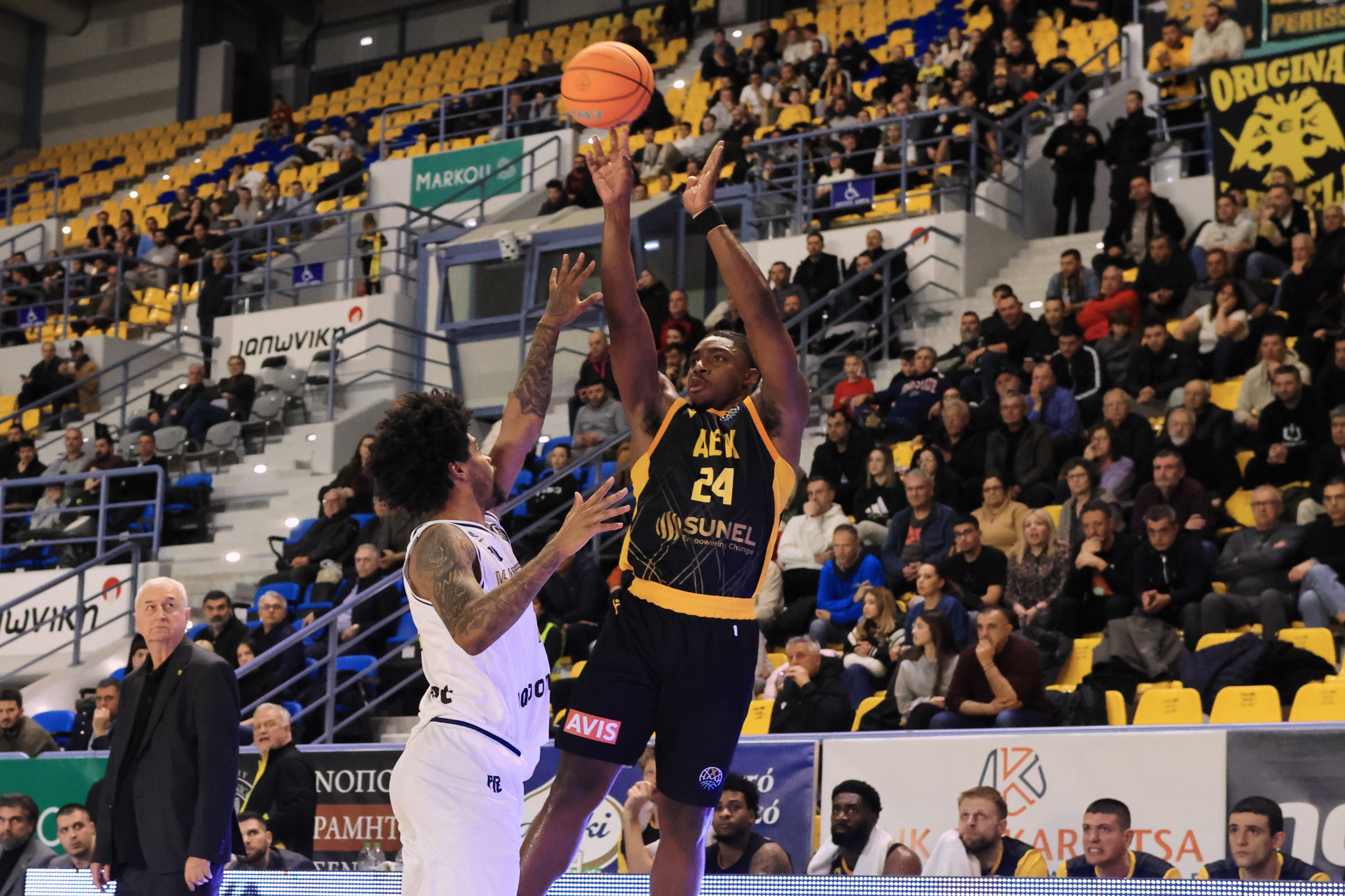 Ο Φρανκ Μπάρτλεϊ στο Athletiko: «Ταιριάζουμε με τον Νάναλι, δύσκολο να μας σταματήσει η αντίπαλη άμυνα»