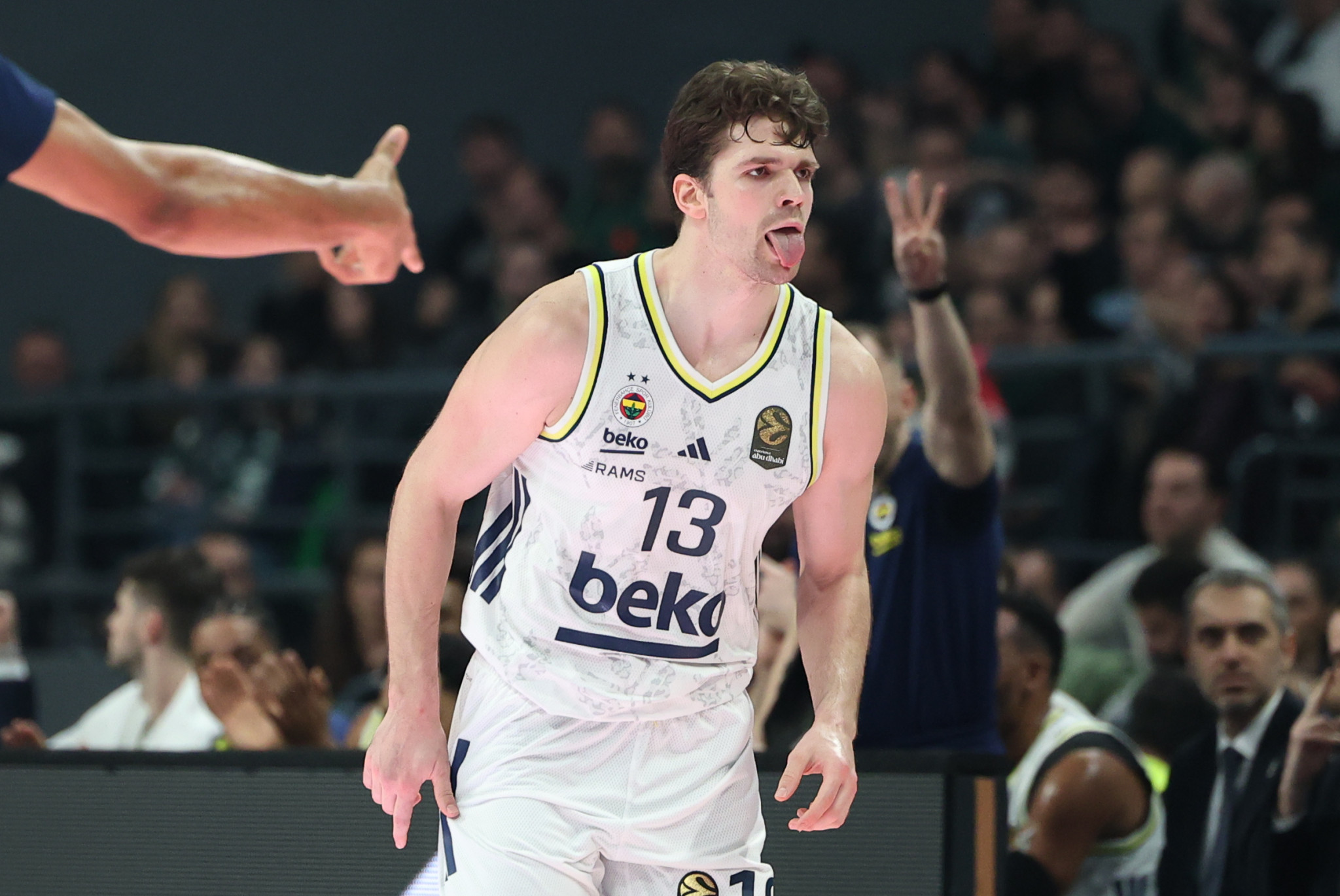 Ο Μπιμπέροβιτς είναι μια επίθεση... μόνος του για την Φενέρμπαχτσε κόντρα στον Παναθηναϊκό