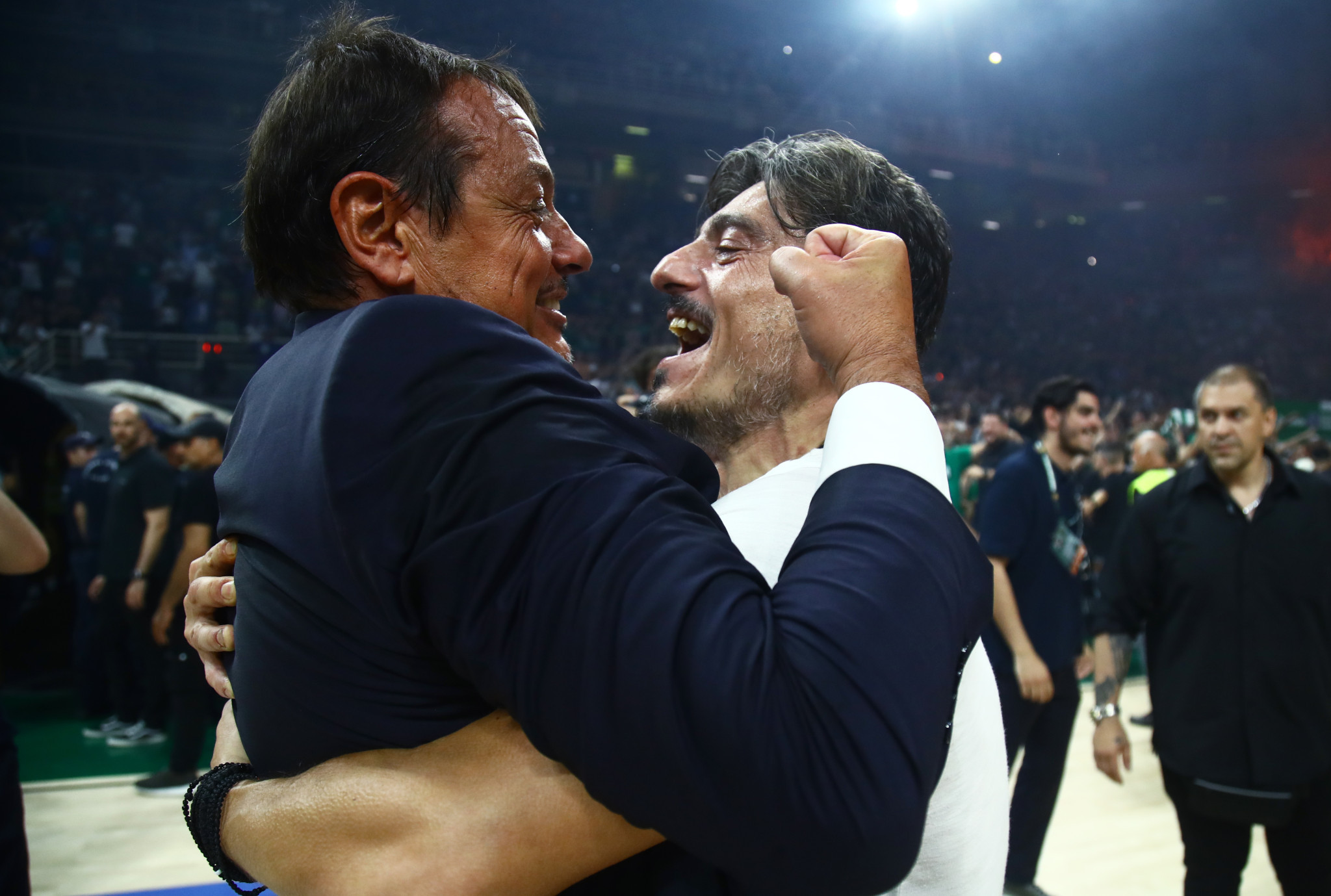 «Αν δεν ταιριάζαμε, δεν θα συμπεθεριάζαμε»: Η διαδικτυακή... αλληλεπίδραση Αταμάν και Γιαννακόπουλου