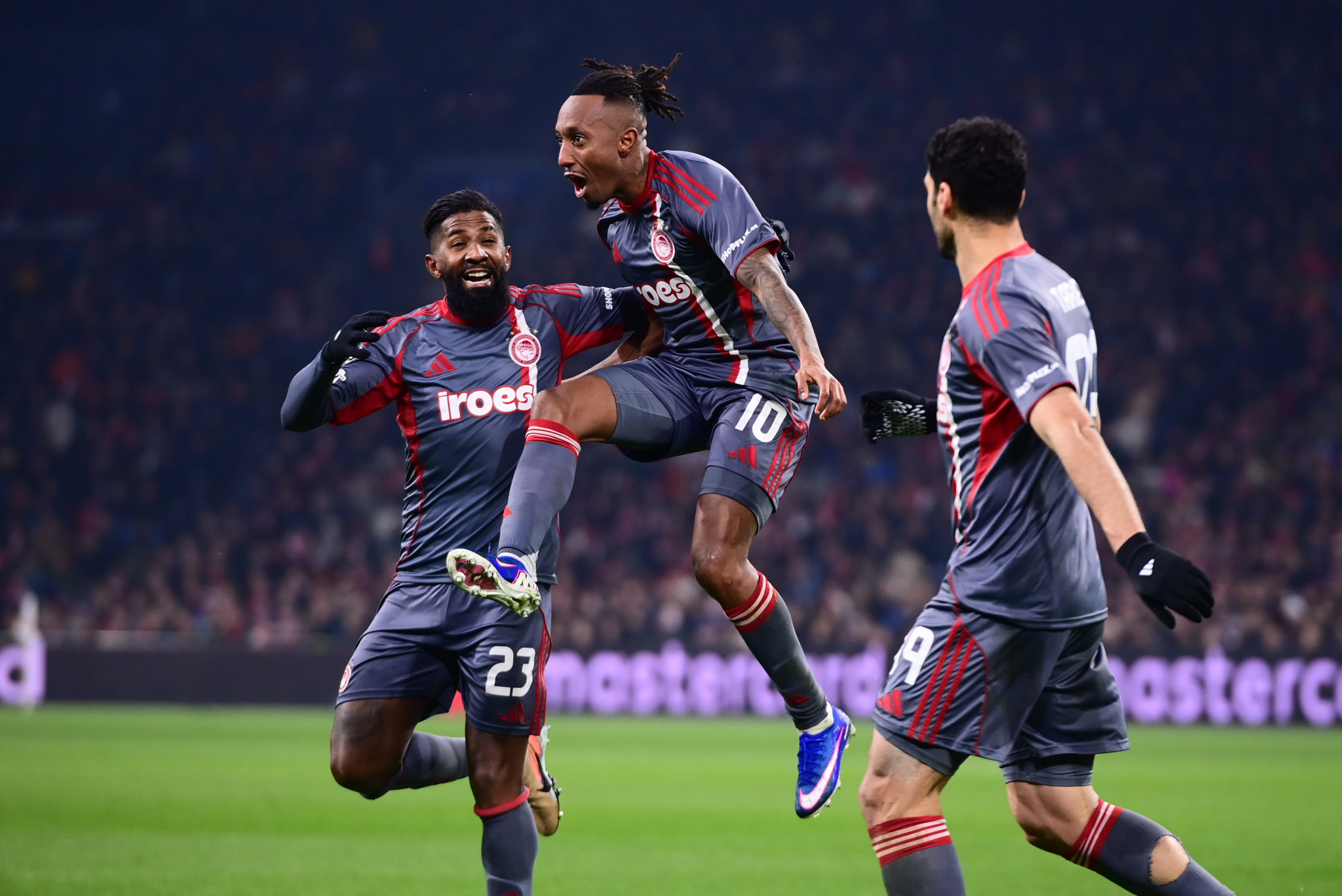 Ο Ολυμπιακός «δένει» με νέο συμβόλαιο τον Ζέλσον Μαρτίνς!