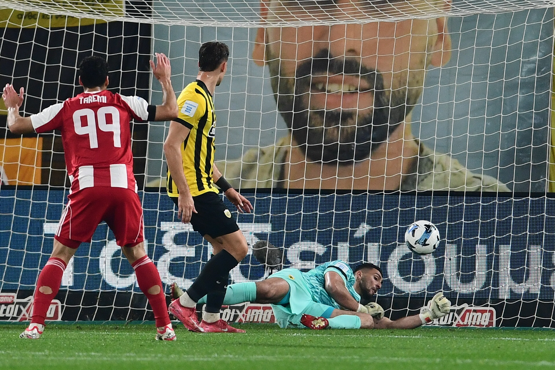 Η μεγάλη απόκρουση του Στρακόσια στο πλασέ του Ροντινέι (video)