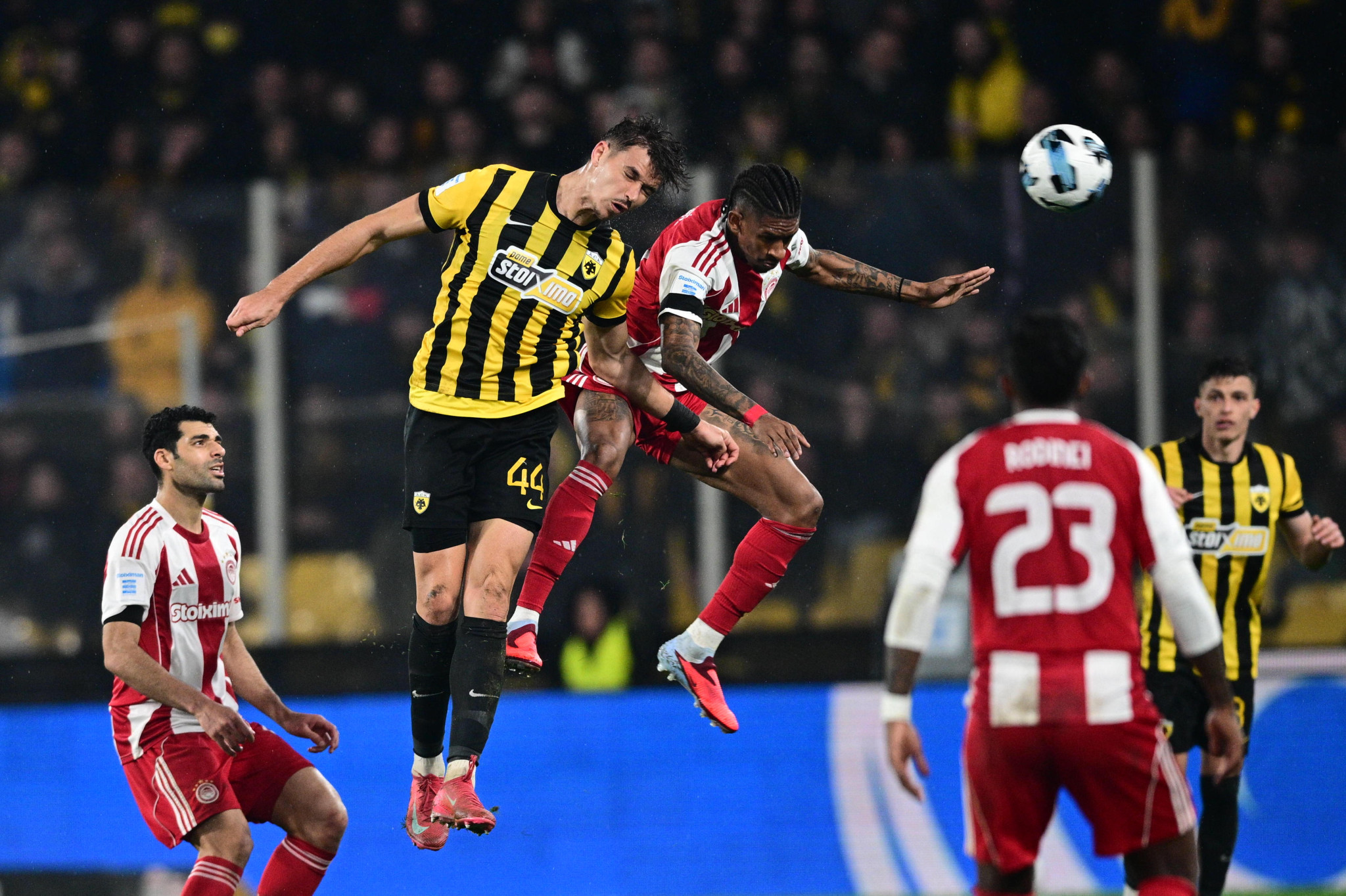 Πώς ο ανίκητος στον αέρα, Ρέλβας ξεκλείδωσε το γκολ του Βάργκα κόντρα στον Ολυμπιακό