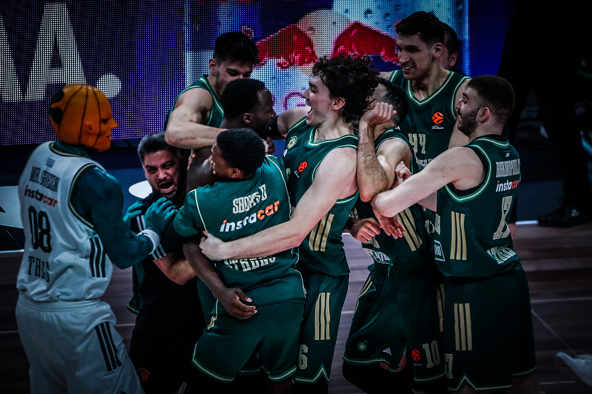 «Έκρηξη συναισθημάτων»: Το video του Athletiko μετά την καλαθάρα νίκης του Γκραντ κόντρα στη Ρεάλ