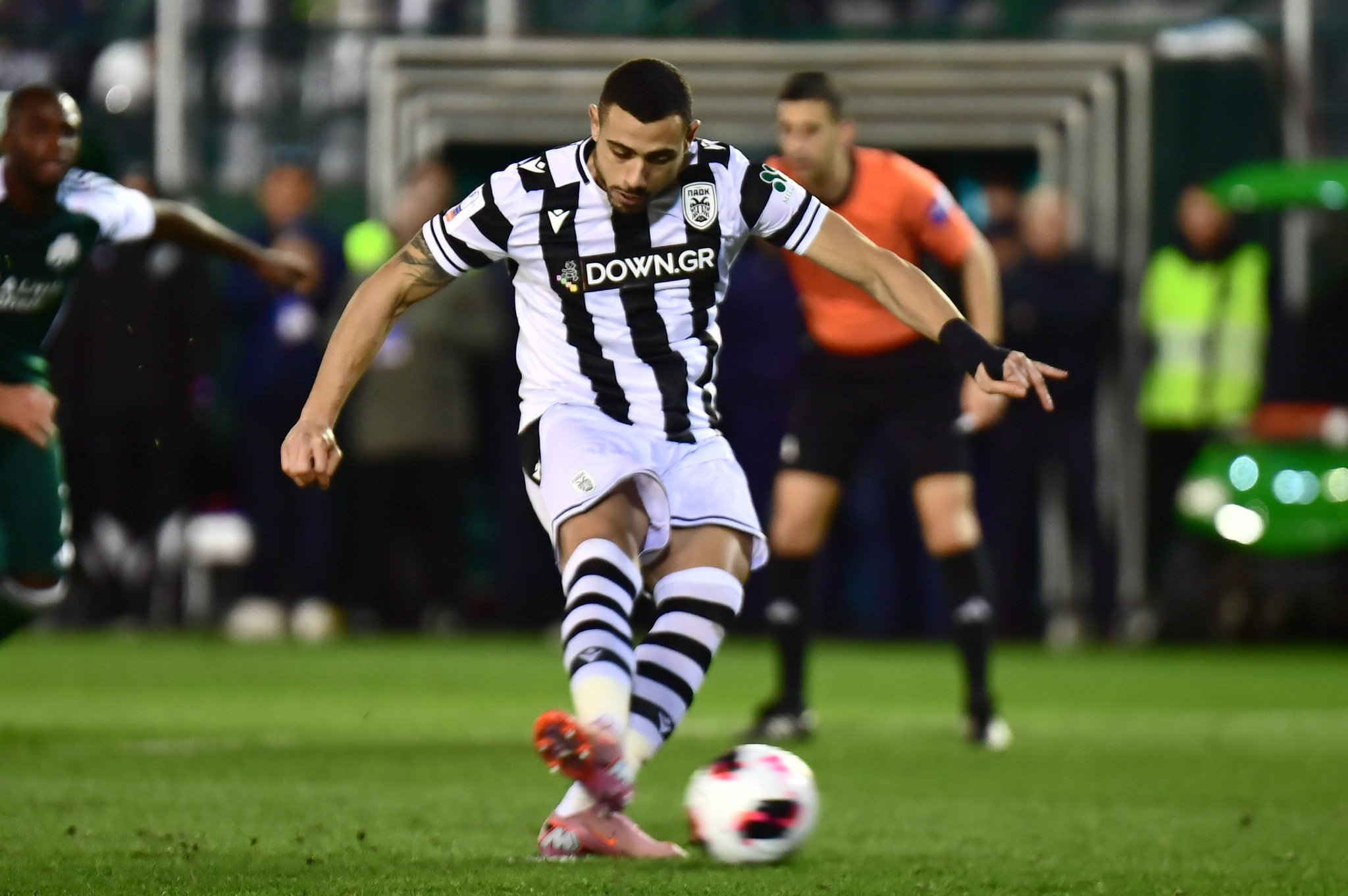 Ο Γιακουμάκης με πέναλτι άνοιξε το σκορ για τον ΠΑΟΚ (video)